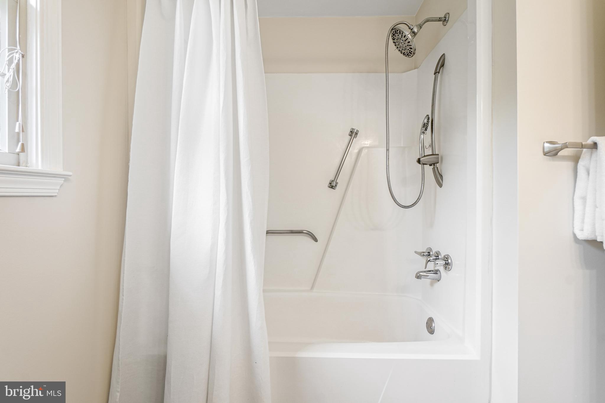 MAYDALE - Residential Lease