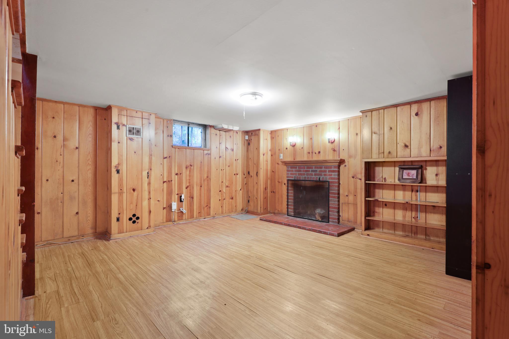 RIVERDALE - Residential