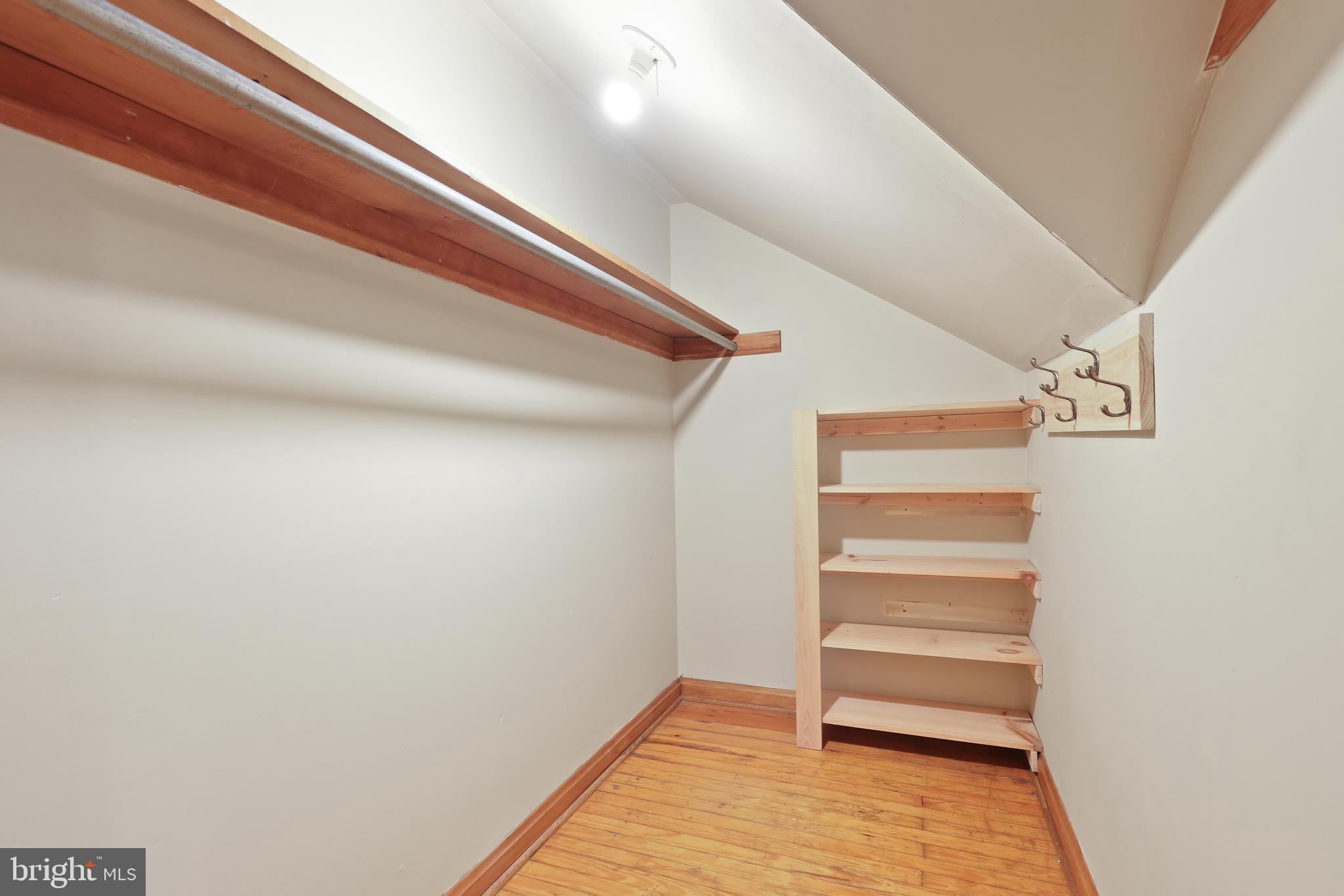 RIVERDALE - Residential