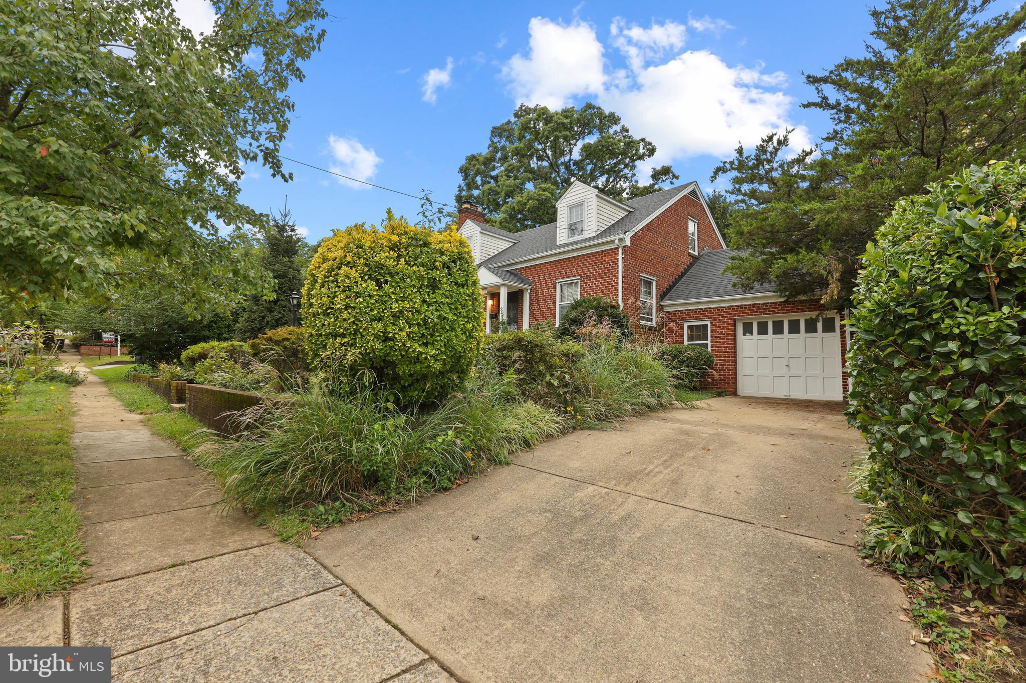 RIVERDALE - Residential