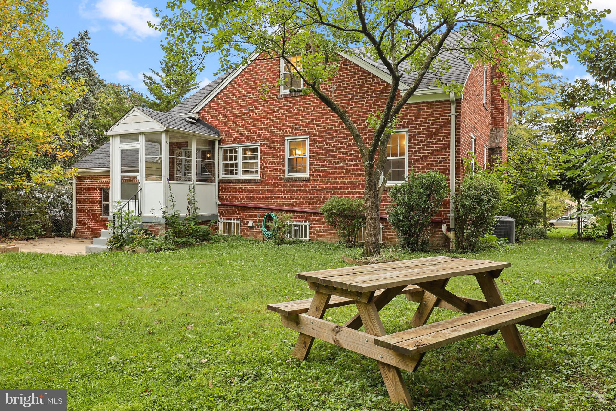 RIVERDALE - Residential