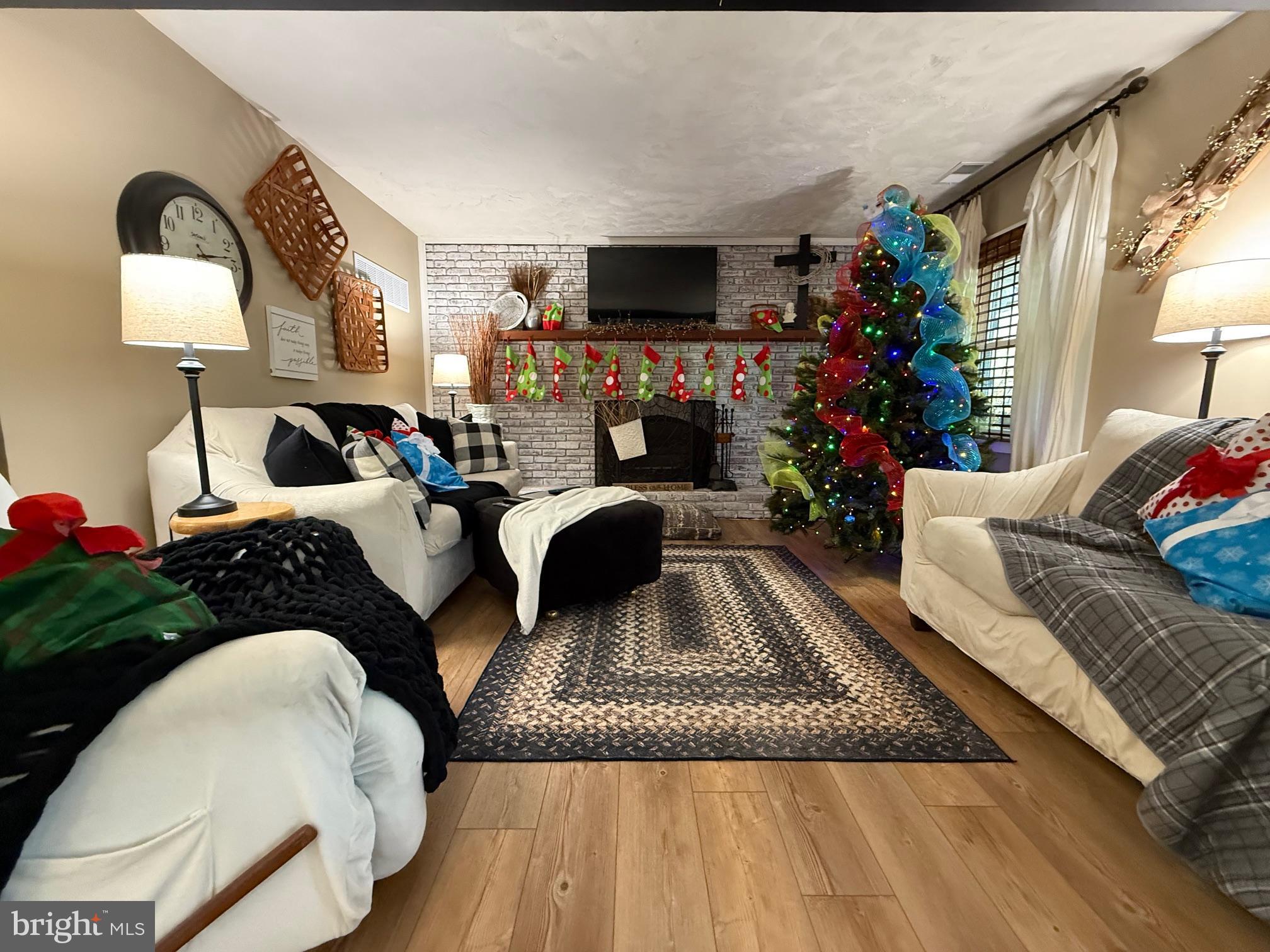 COUNTRY CLUB ESTATES - Residential