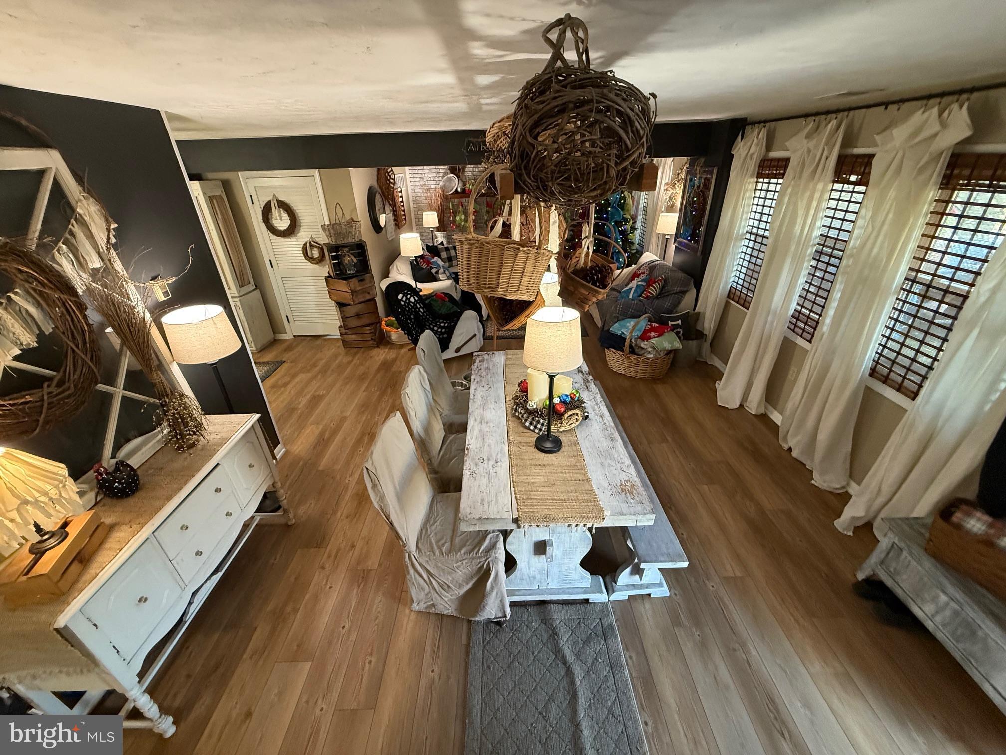 COUNTRY CLUB ESTATES - Residential