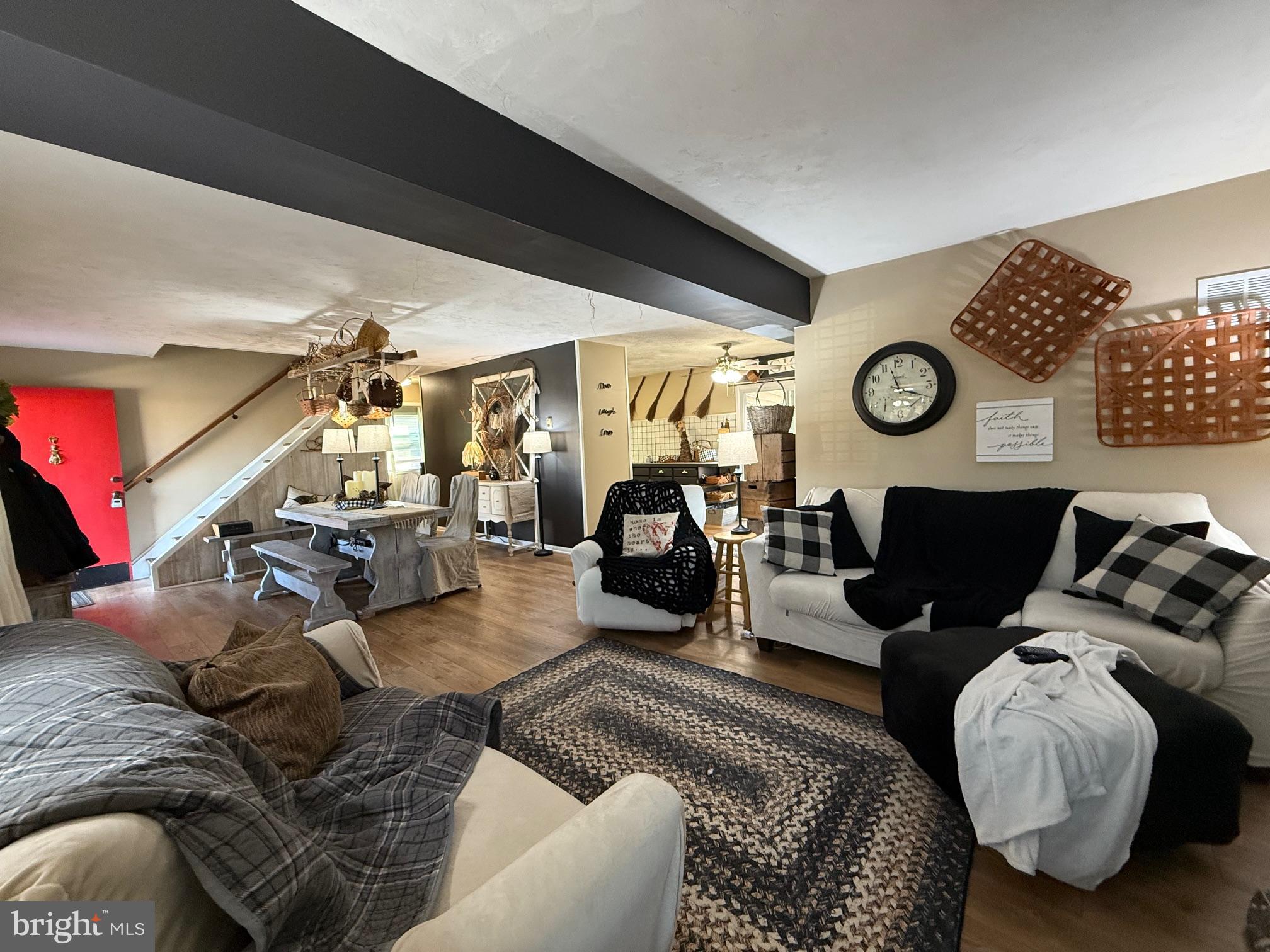 COUNTRY CLUB ESTATES - Residential