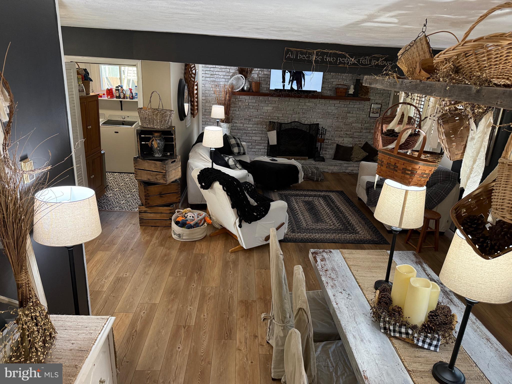 COUNTRY CLUB ESTATES - Residential