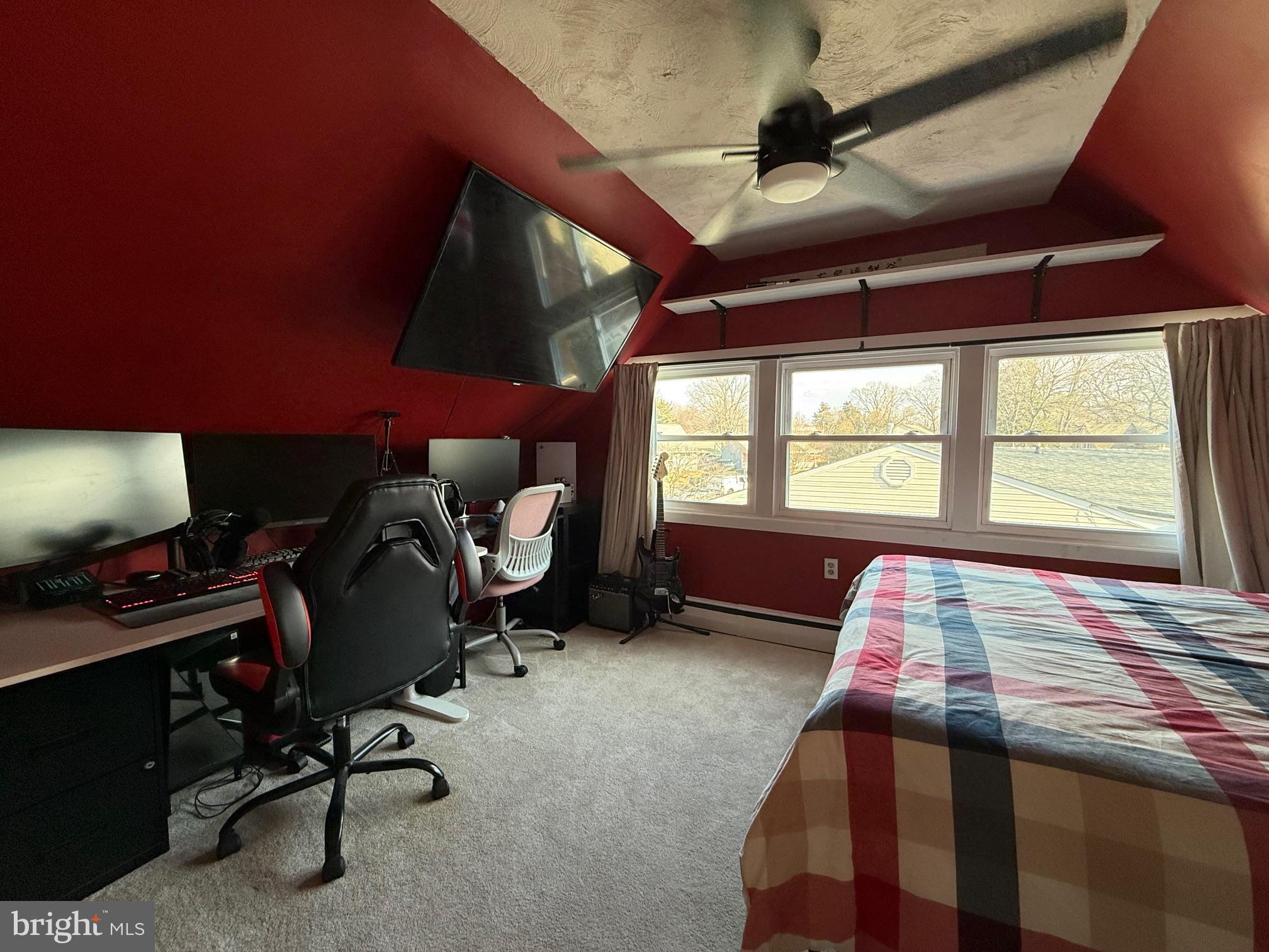 COUNTRY CLUB ESTATES - Residential