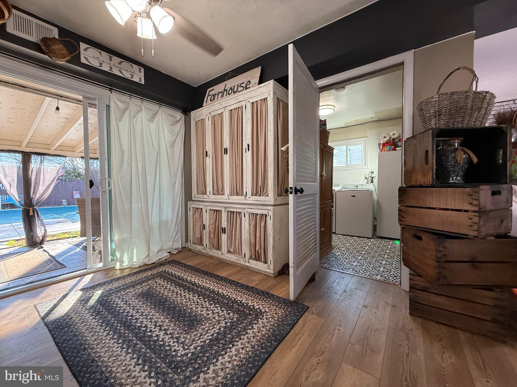 COUNTRY CLUB ESTATES - Residential