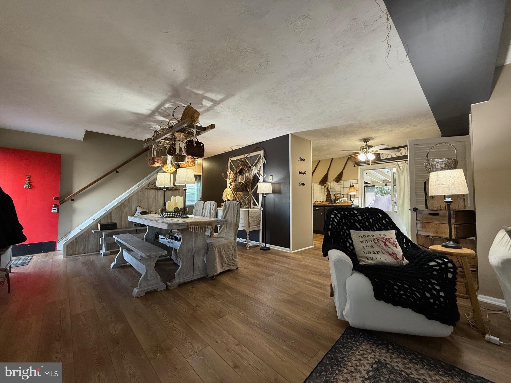 COUNTRY CLUB ESTATES - Residential