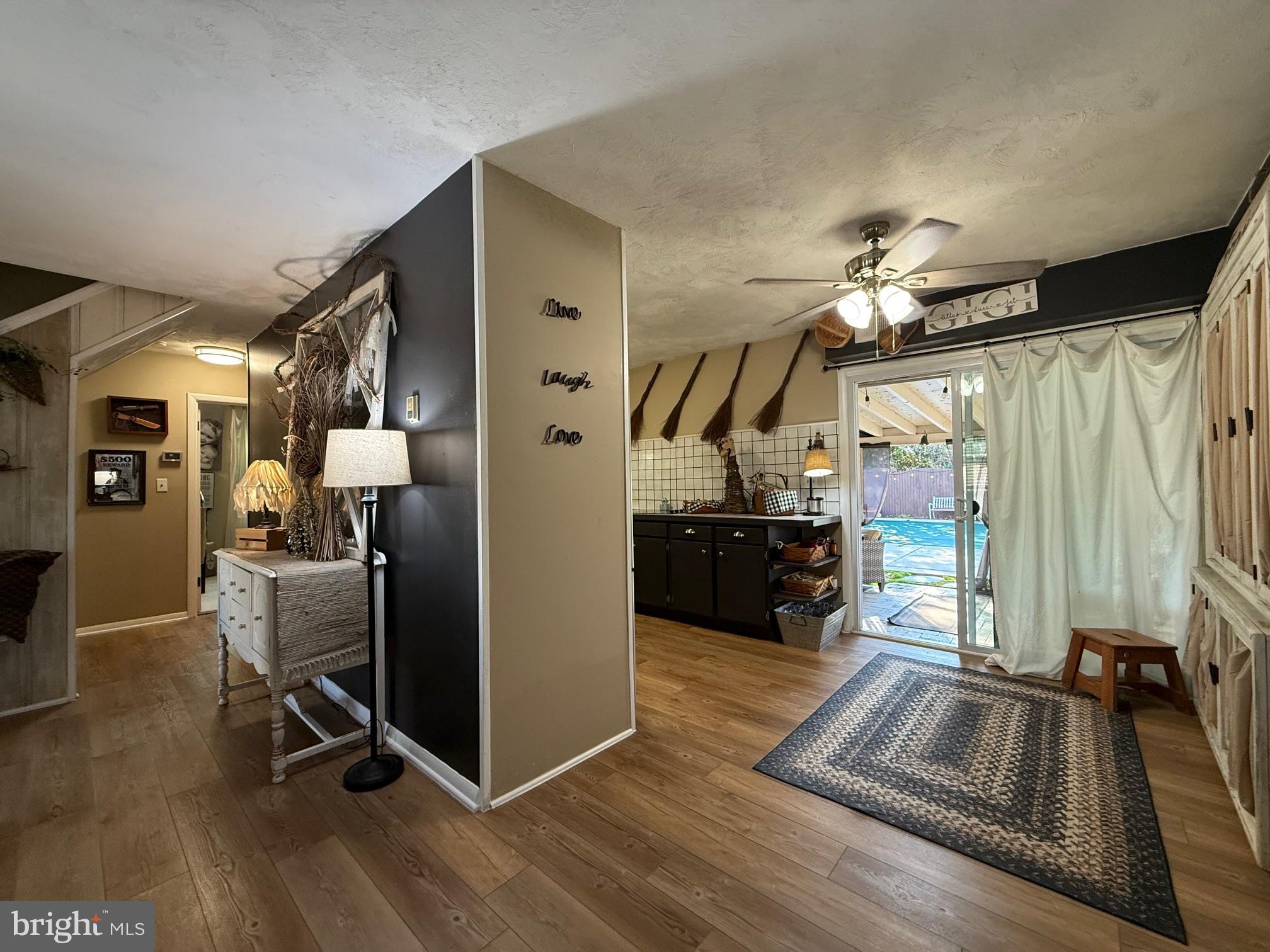 COUNTRY CLUB ESTATES - Residential