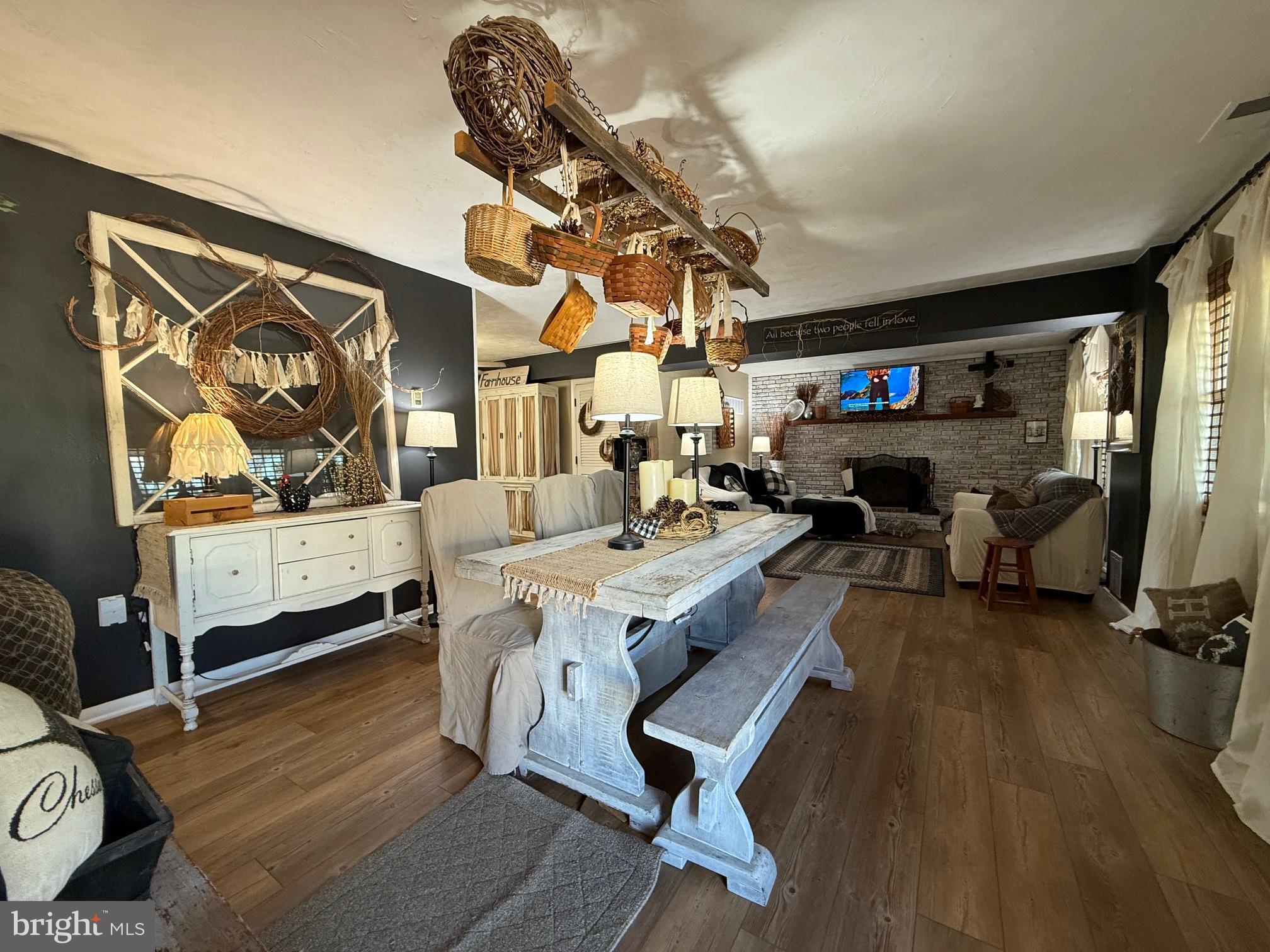 COUNTRY CLUB ESTATES - Residential