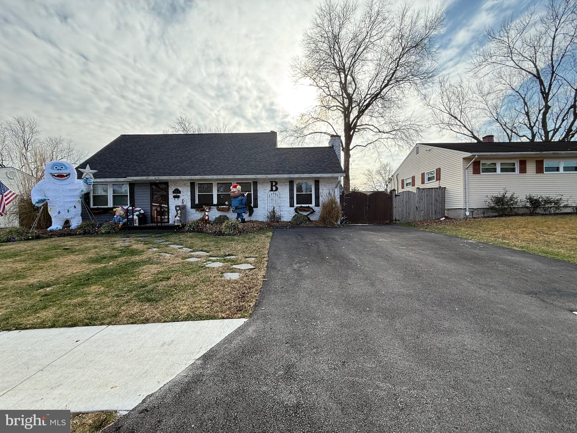 COUNTRY CLUB ESTATES - Residential