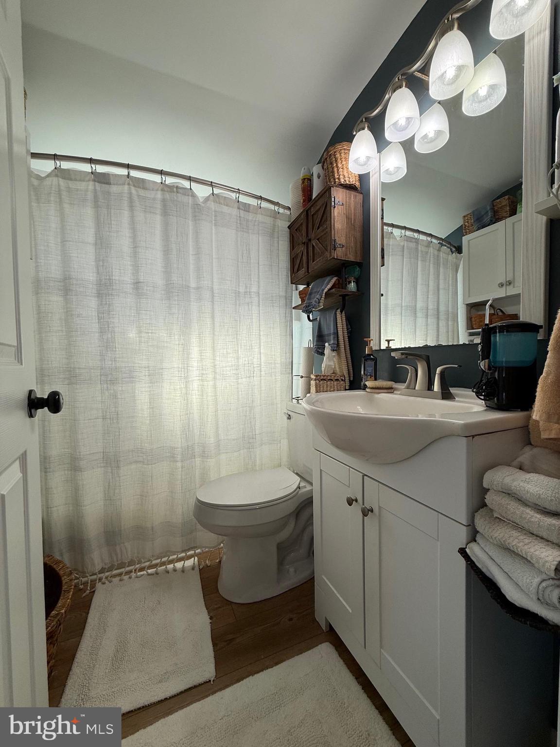 COUNTRY CLUB ESTATES - Residential