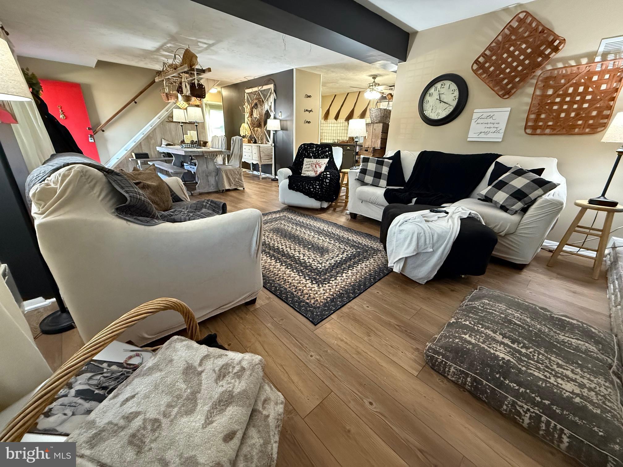 COUNTRY CLUB ESTATES - Residential