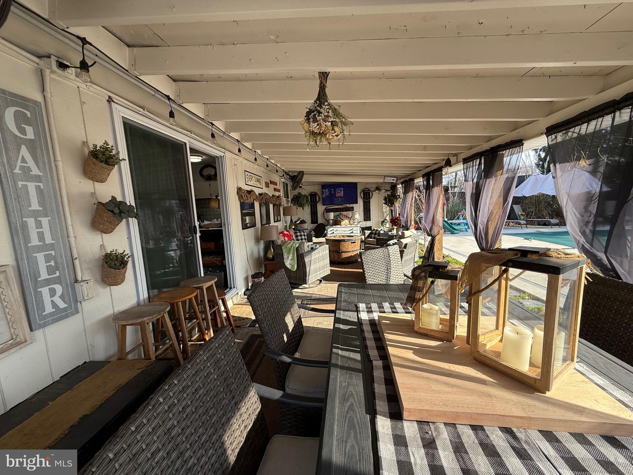 COUNTRY CLUB ESTATES - Residential