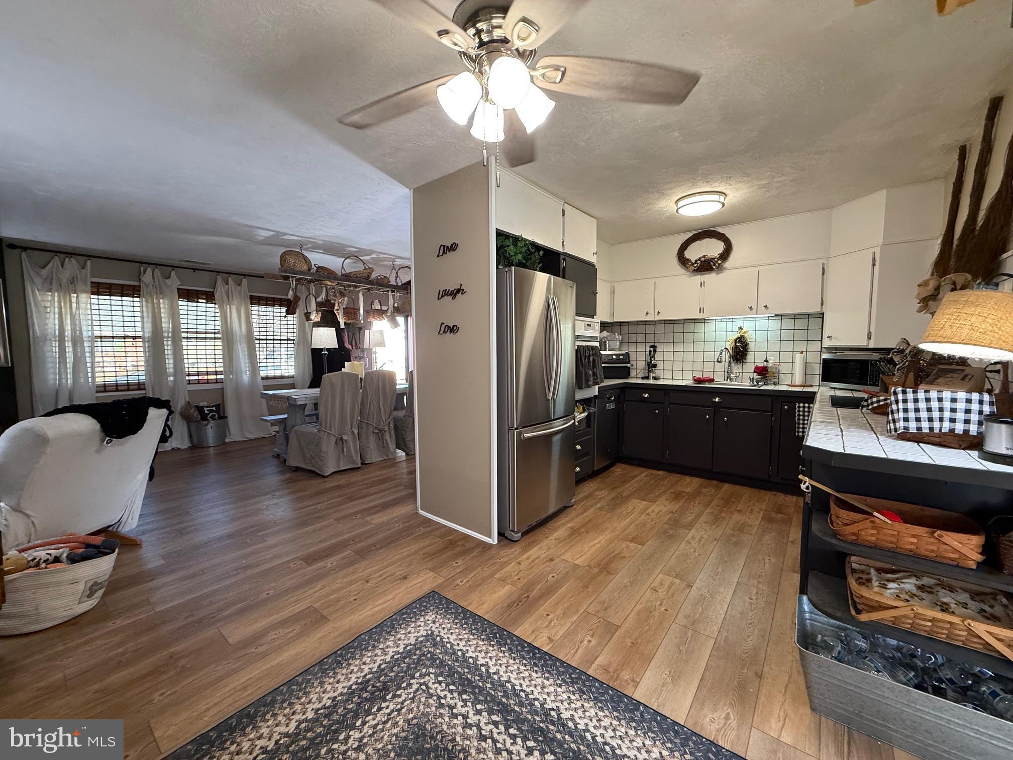 COUNTRY CLUB ESTATES - Residential