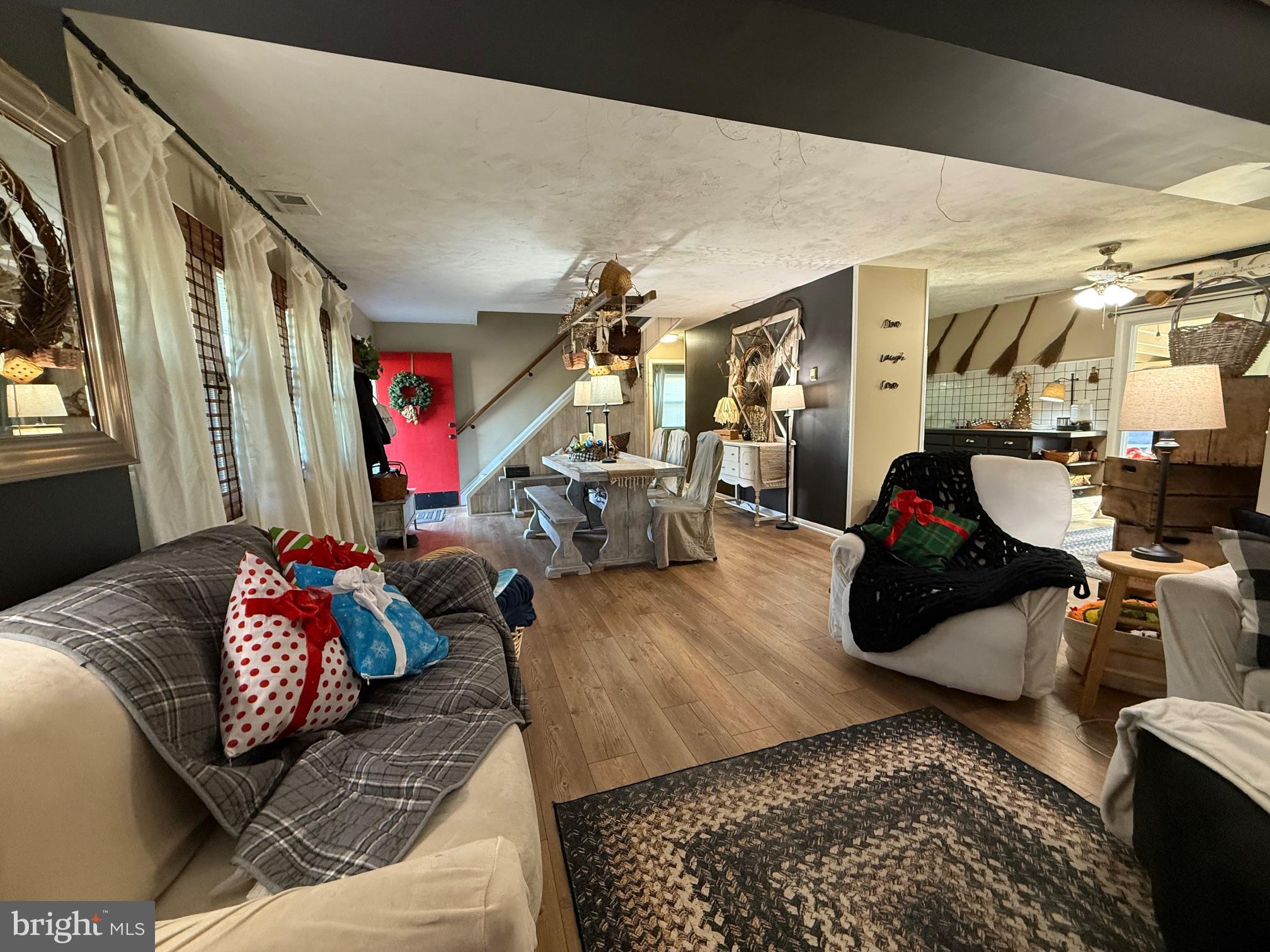 COUNTRY CLUB ESTATES - Residential