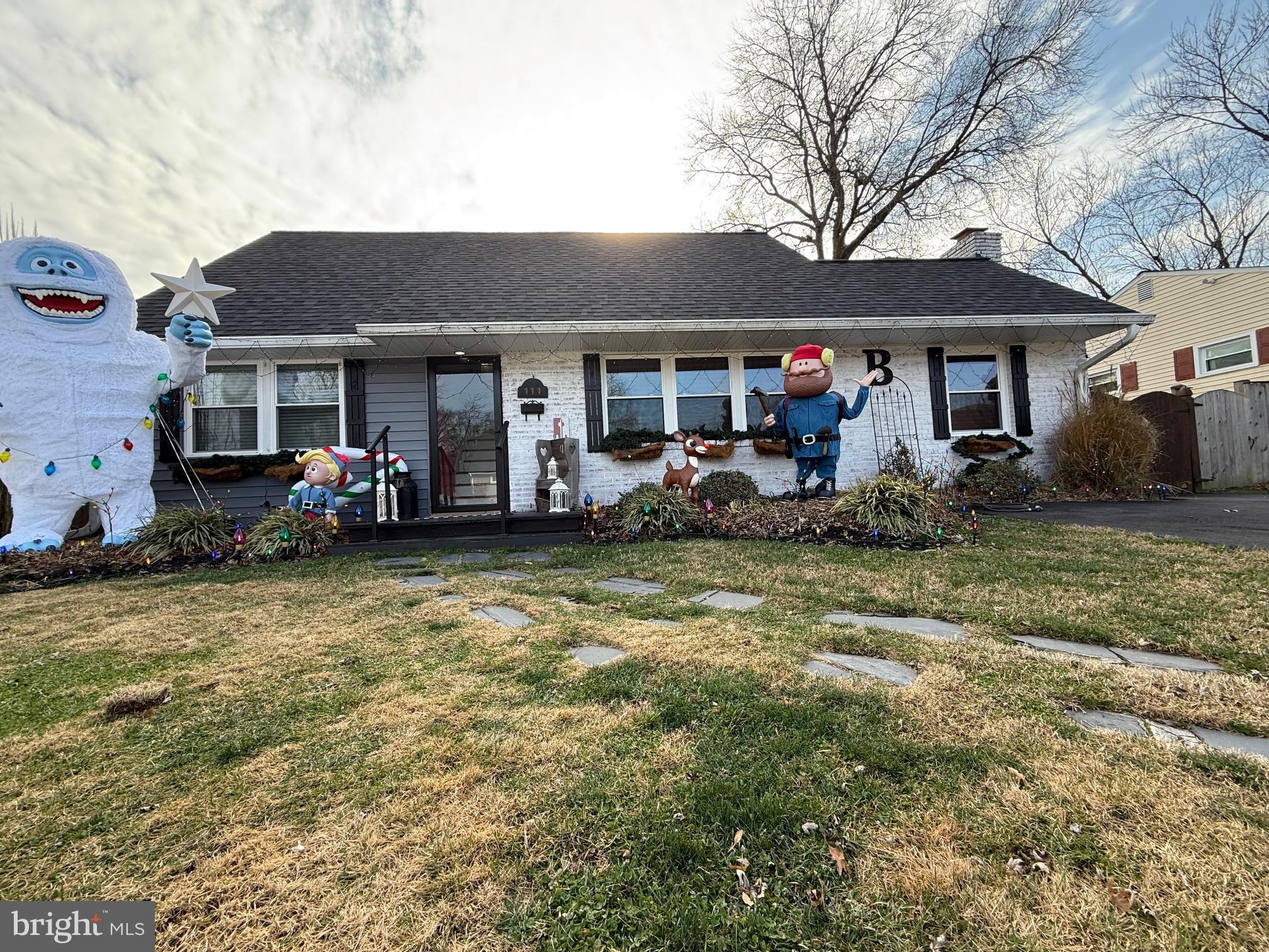 COUNTRY CLUB ESTATES - Residential