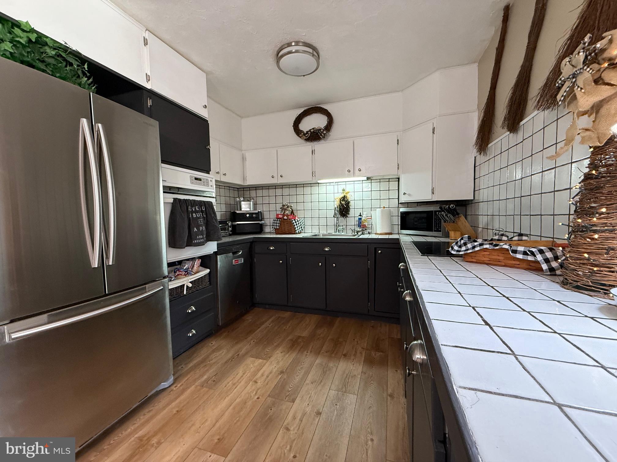 COUNTRY CLUB ESTATES - Residential