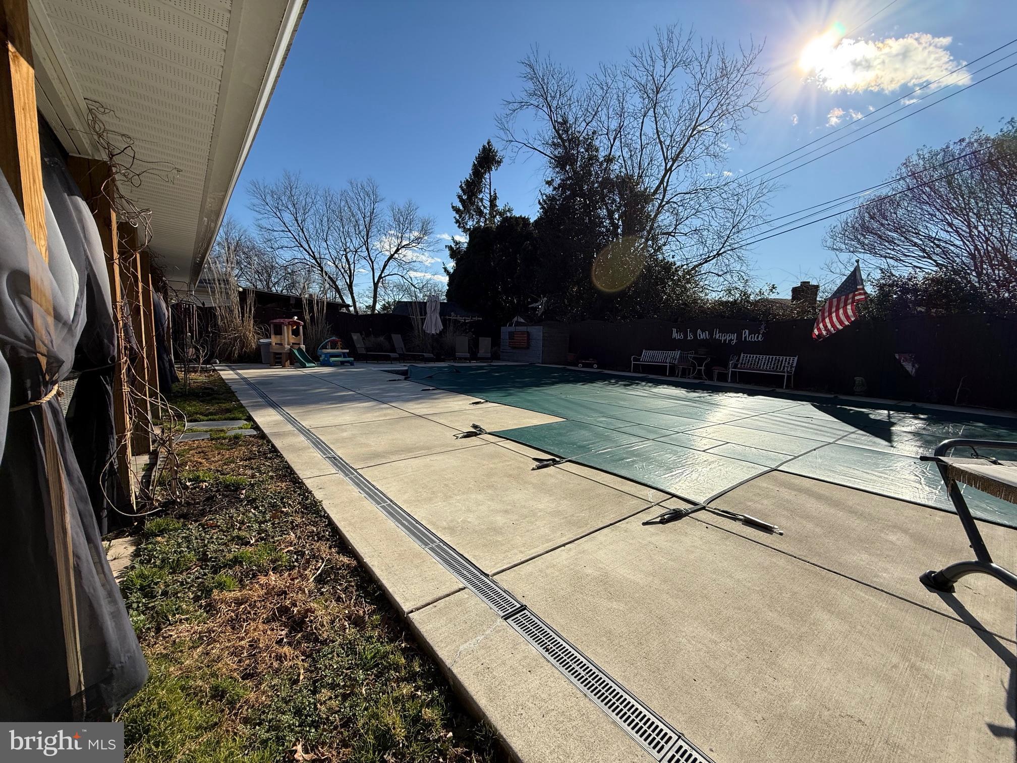 COUNTRY CLUB ESTATES - Residential