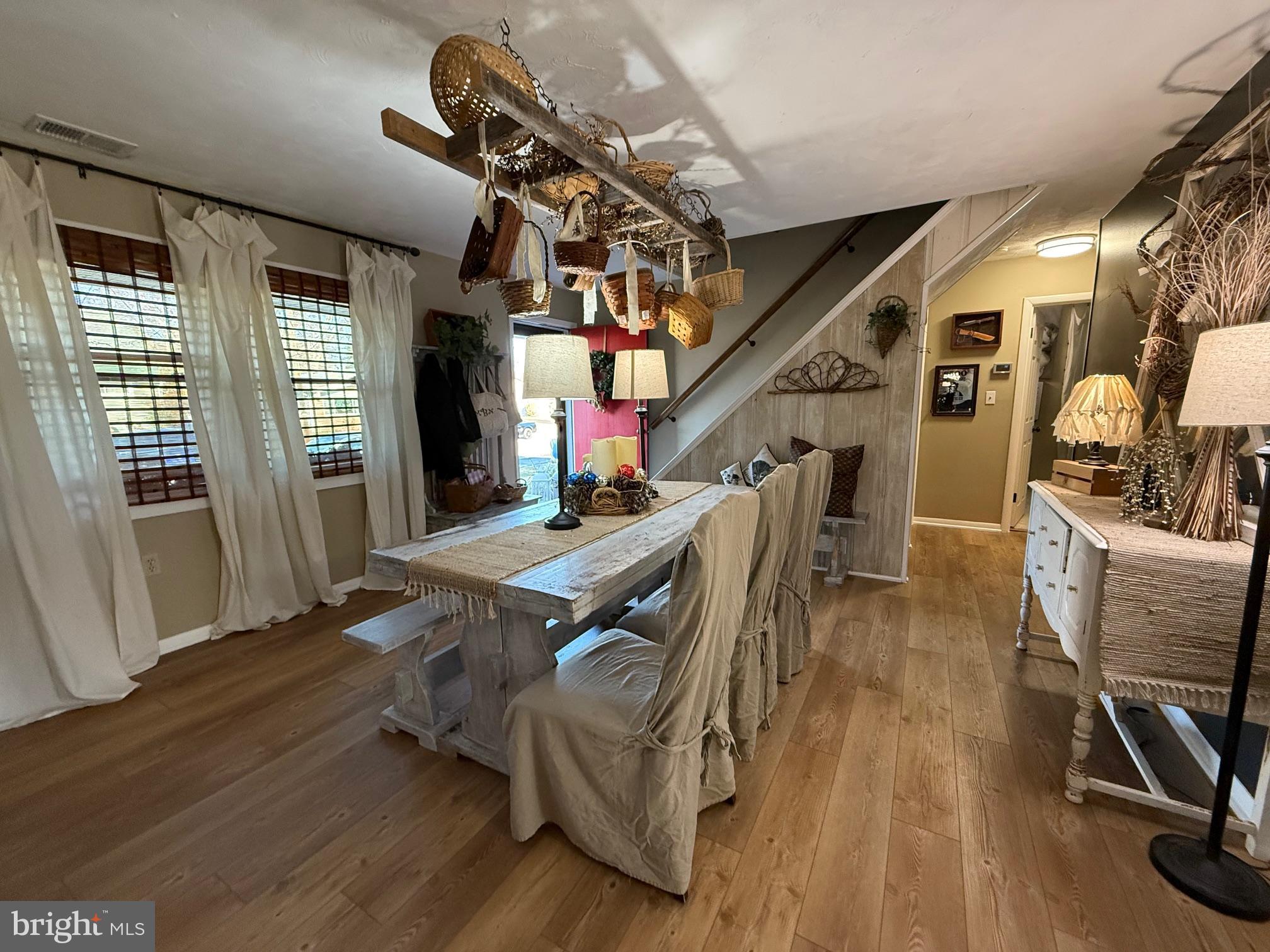 COUNTRY CLUB ESTATES - Residential