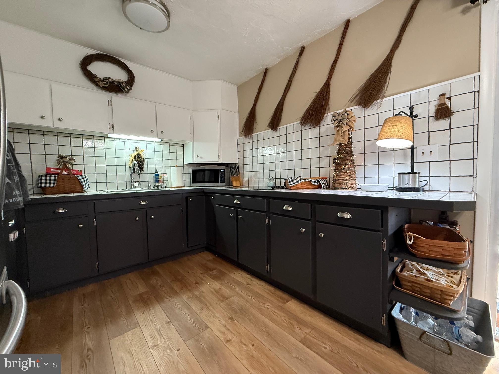 COUNTRY CLUB ESTATES - Residential