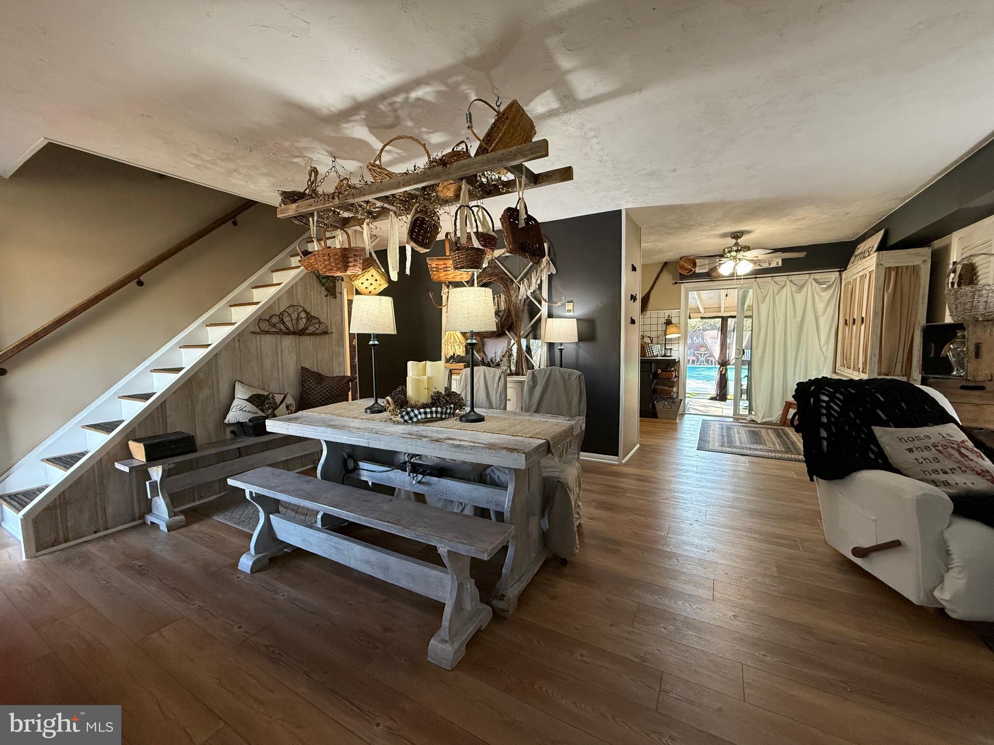 COUNTRY CLUB ESTATES - Residential