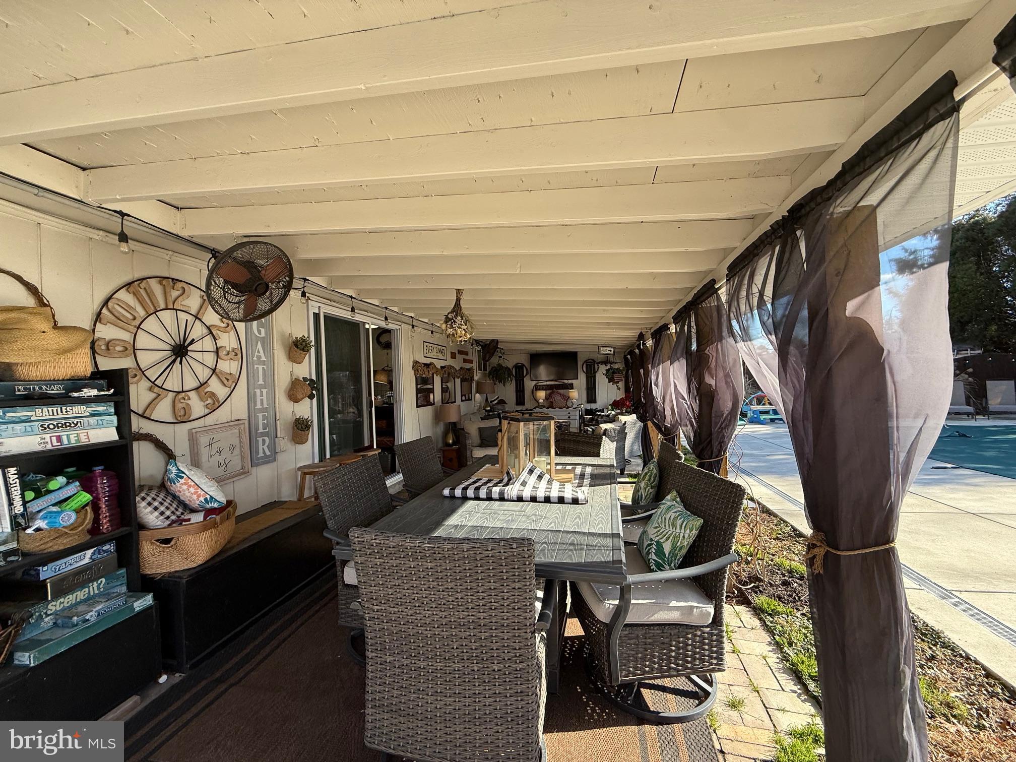 COUNTRY CLUB ESTATES - Residential