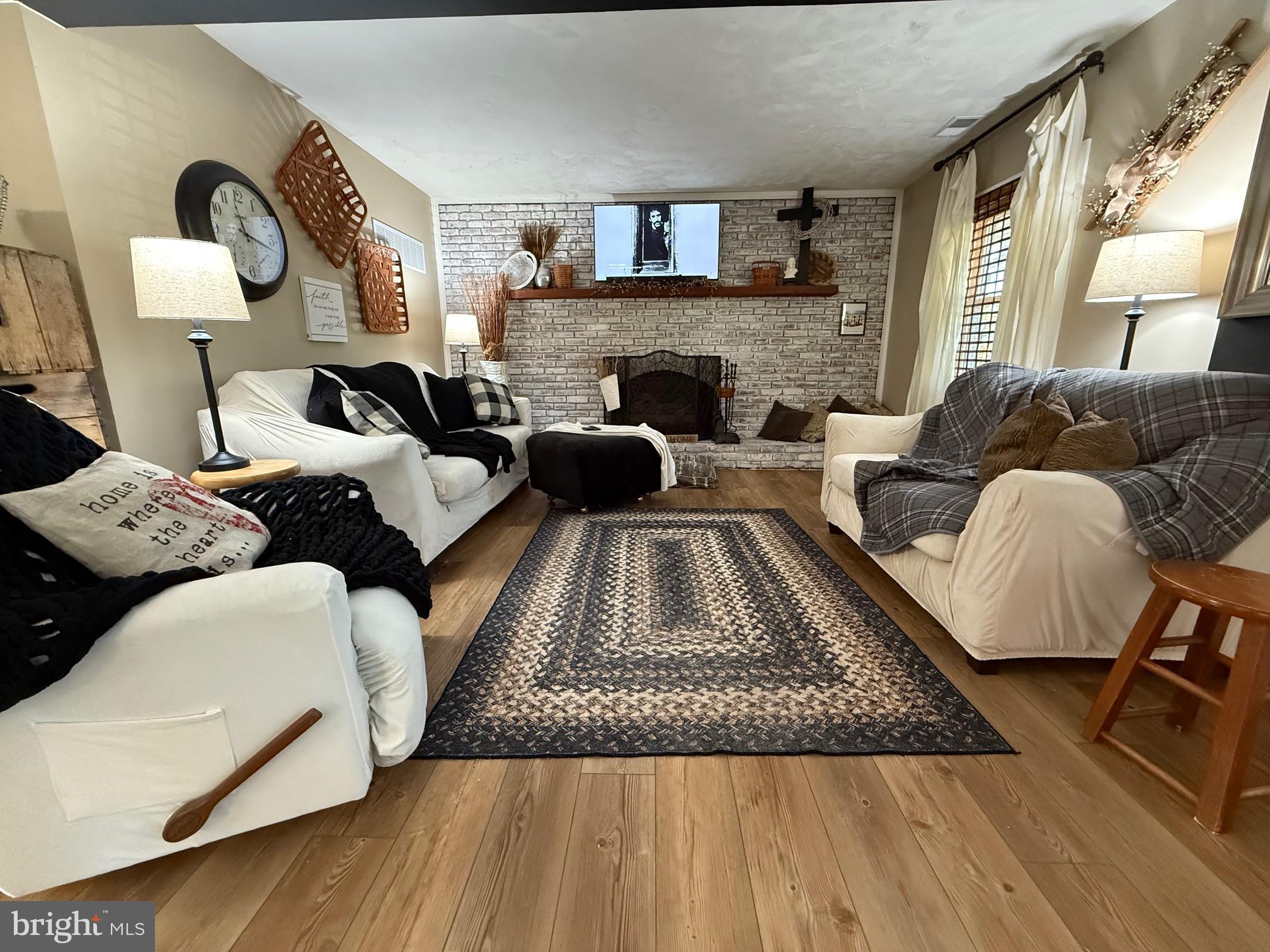 COUNTRY CLUB ESTATES - Residential