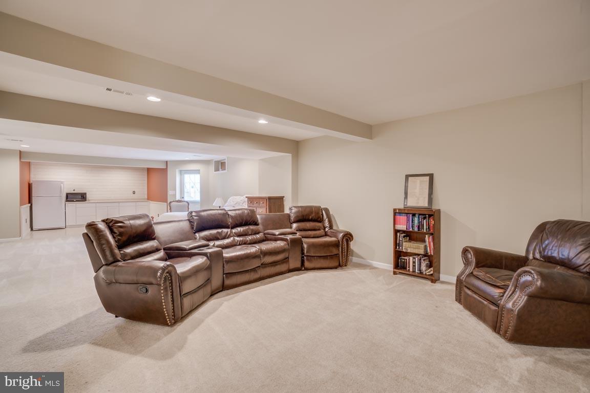 LEE'S PARKE - THE FALLS - Residential