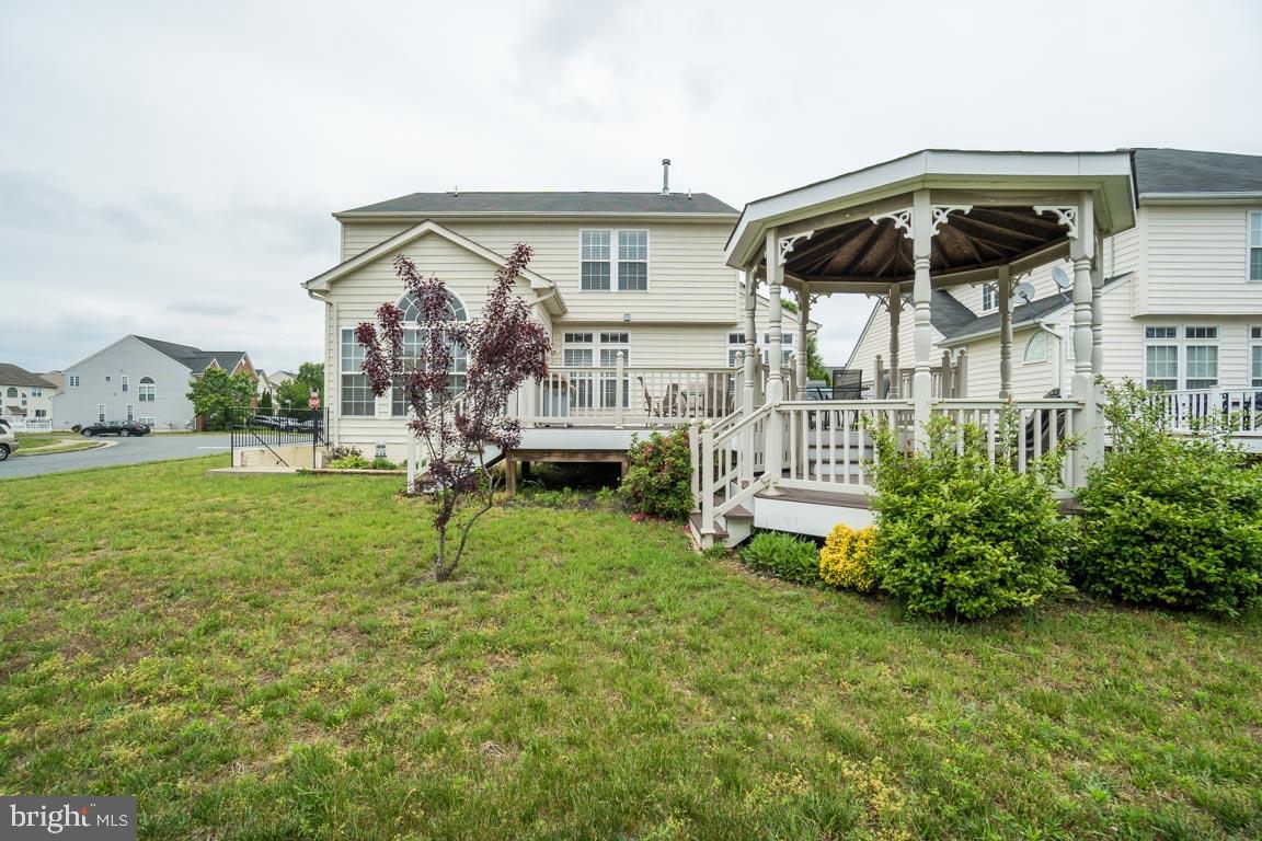 LEE'S PARKE - THE FALLS - Residential