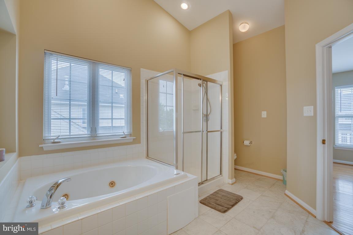 LEE'S PARKE - THE FALLS - Residential