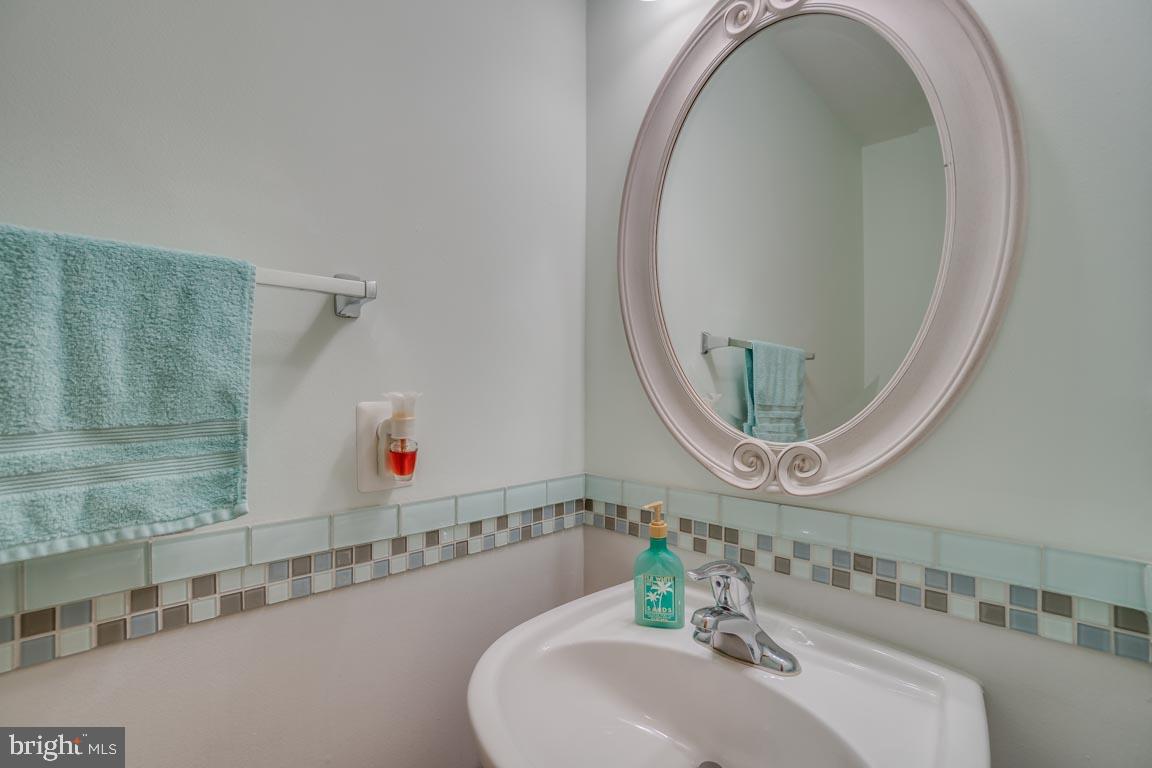 LEE'S PARKE - THE FALLS - Residential