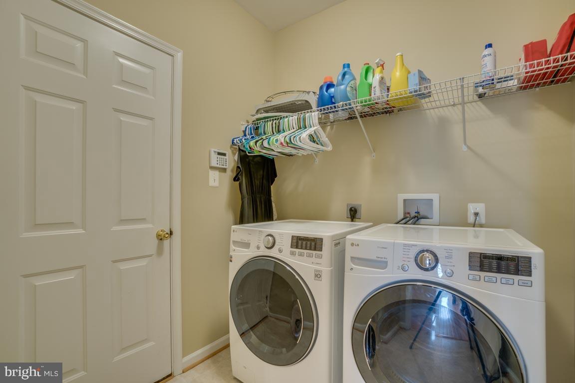 LEE'S PARKE - THE FALLS - Residential