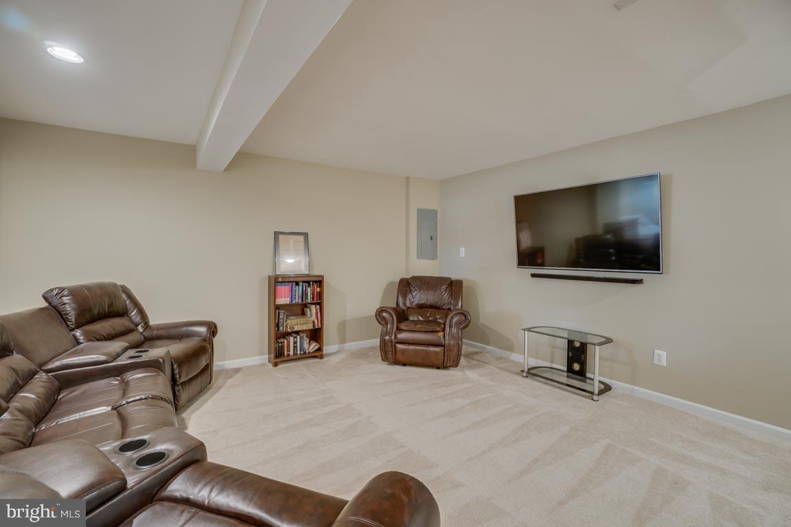 LEE'S PARKE - THE FALLS - Residential