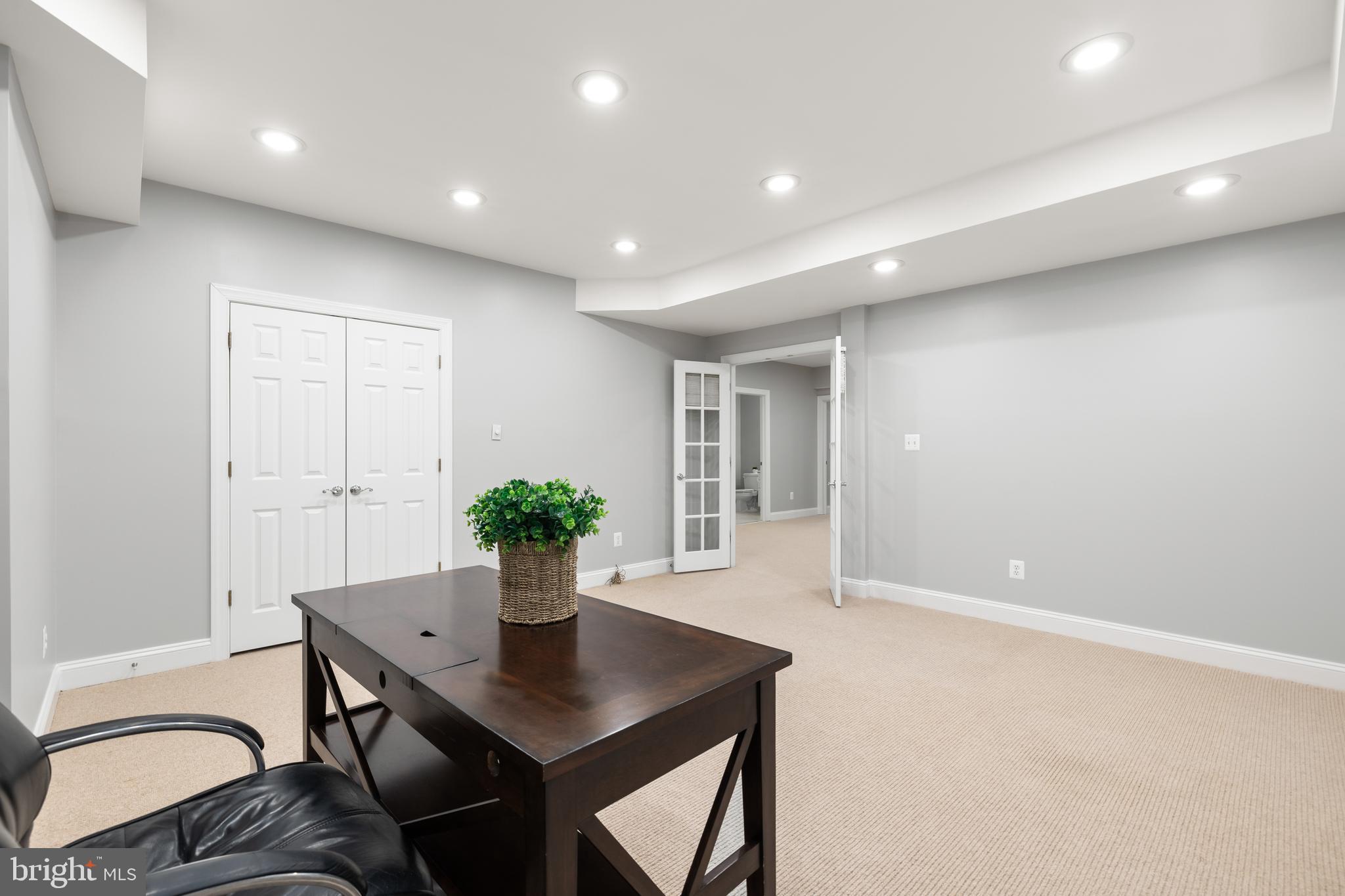 OVER LEE KNOLLS - Residential