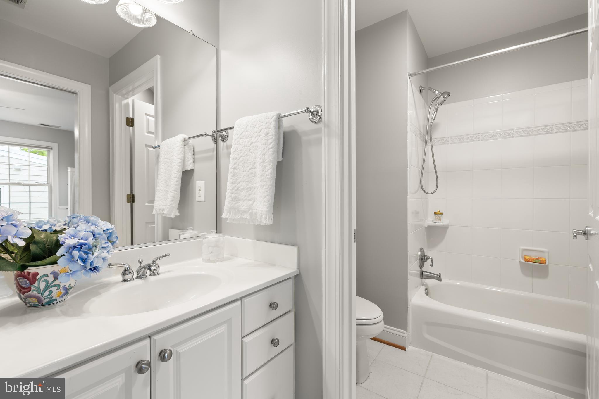 OVER LEE KNOLLS - Residential