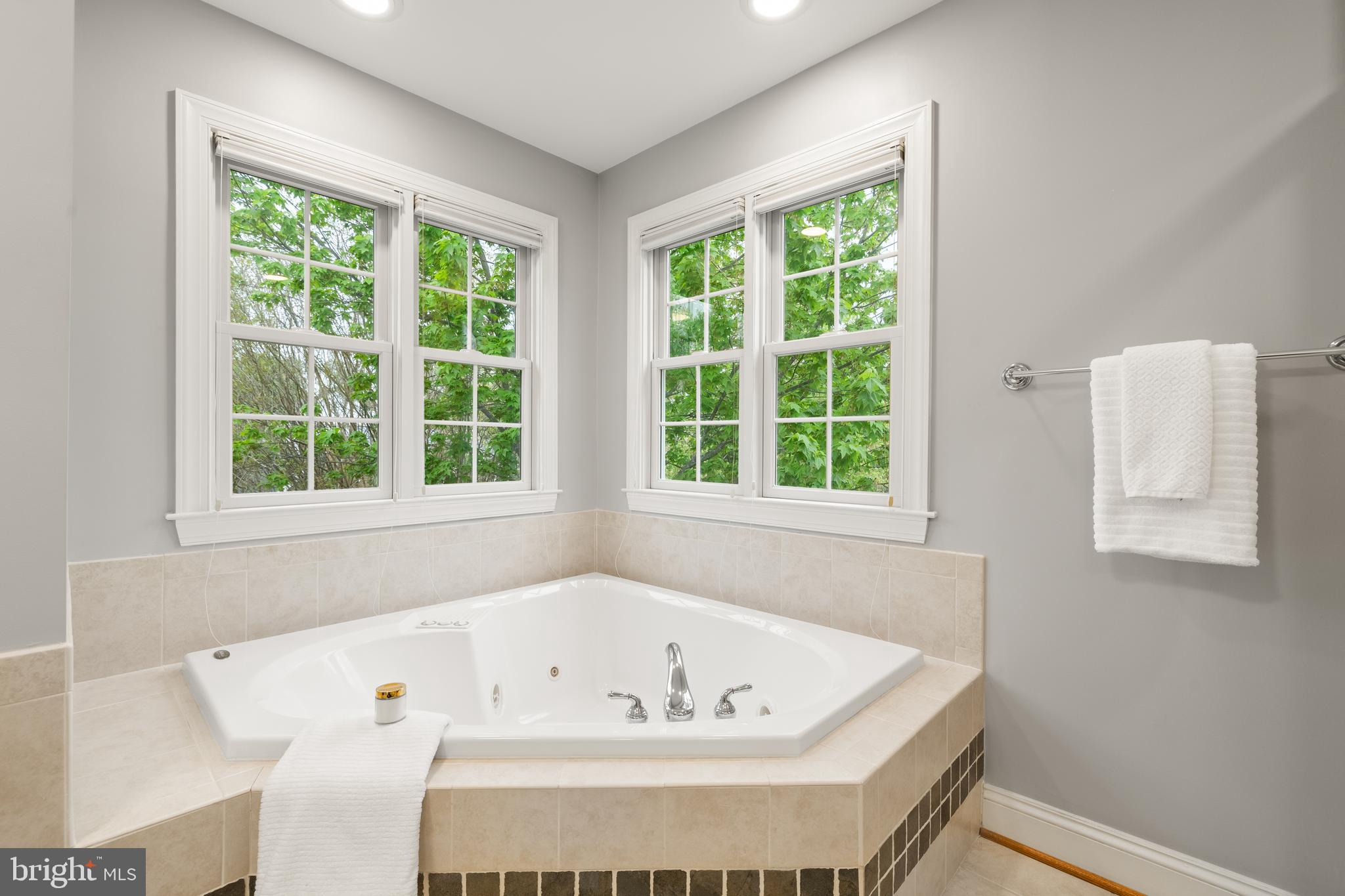 OVER LEE KNOLLS - Residential