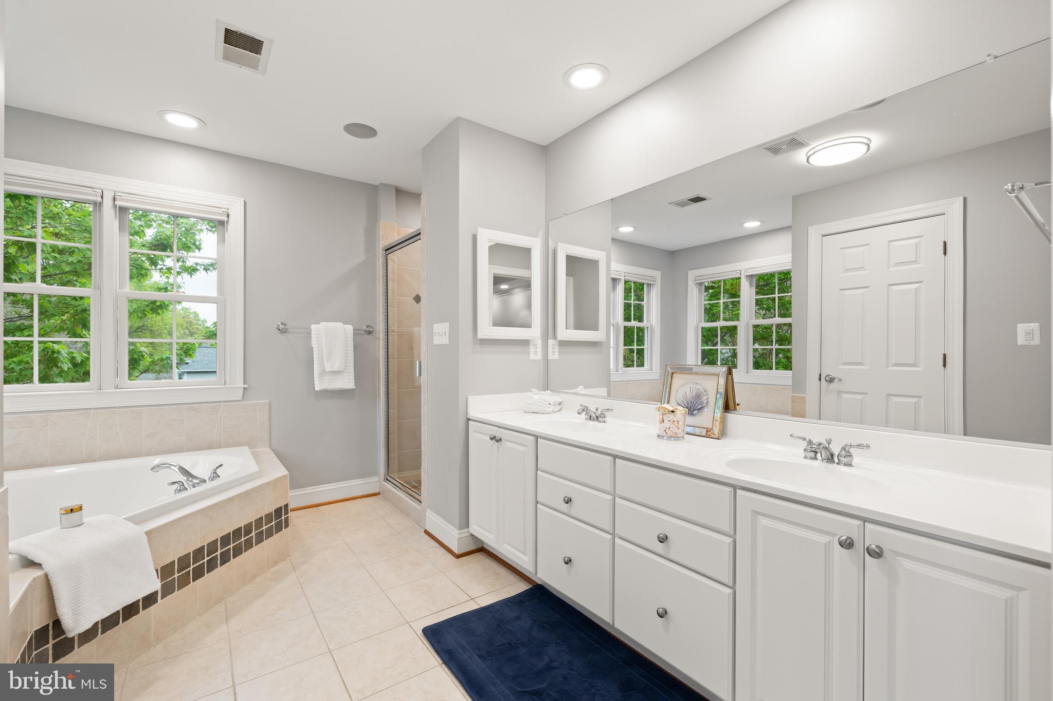 OVER LEE KNOLLS - Residential