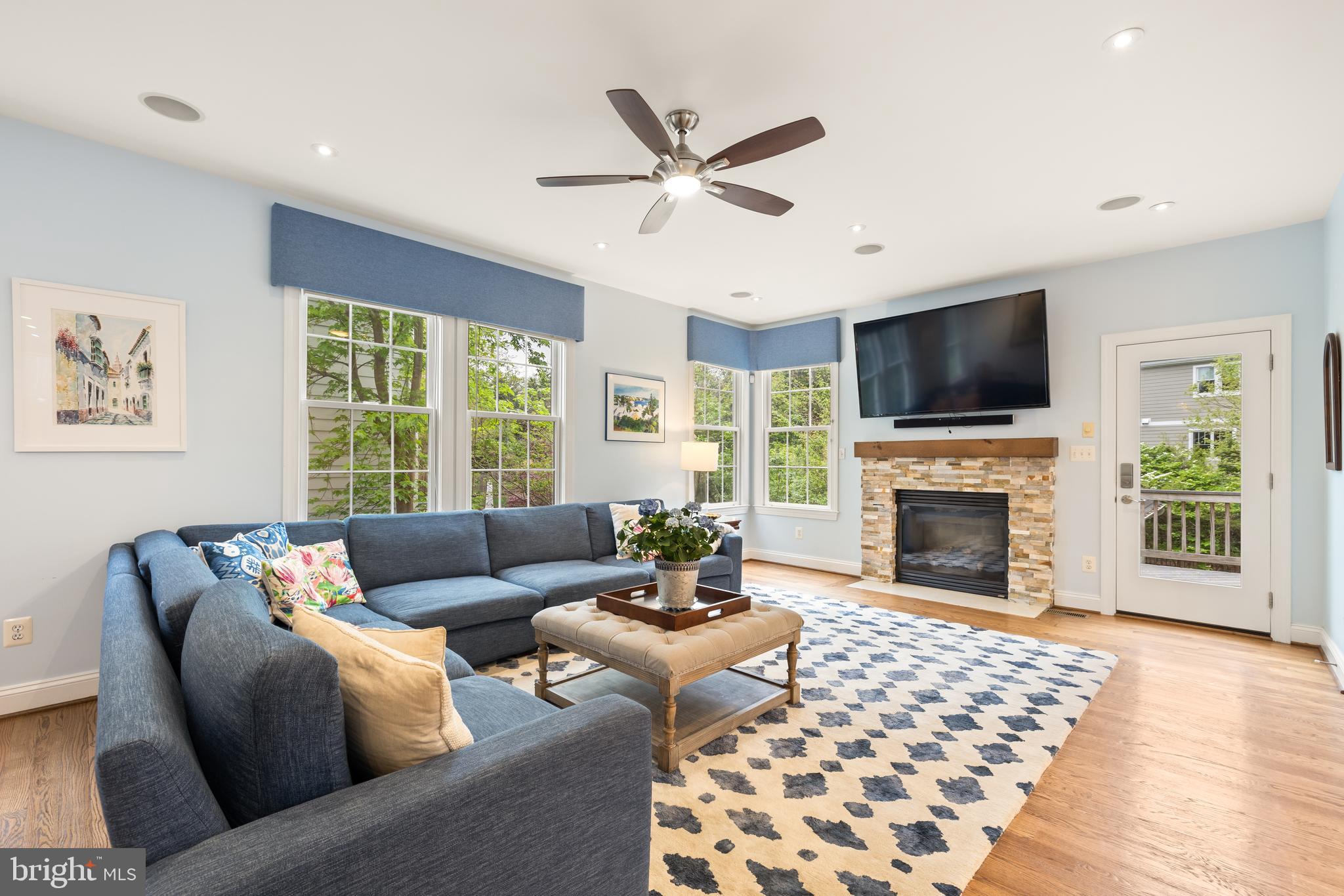 OVER LEE KNOLLS - Residential