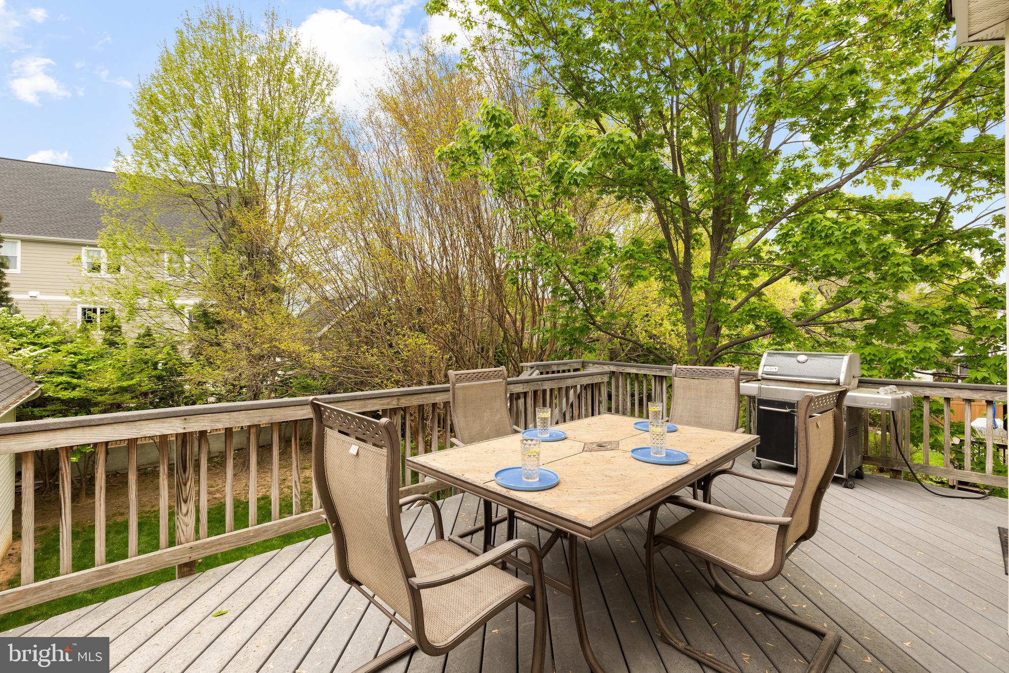 OVER LEE KNOLLS - Residential