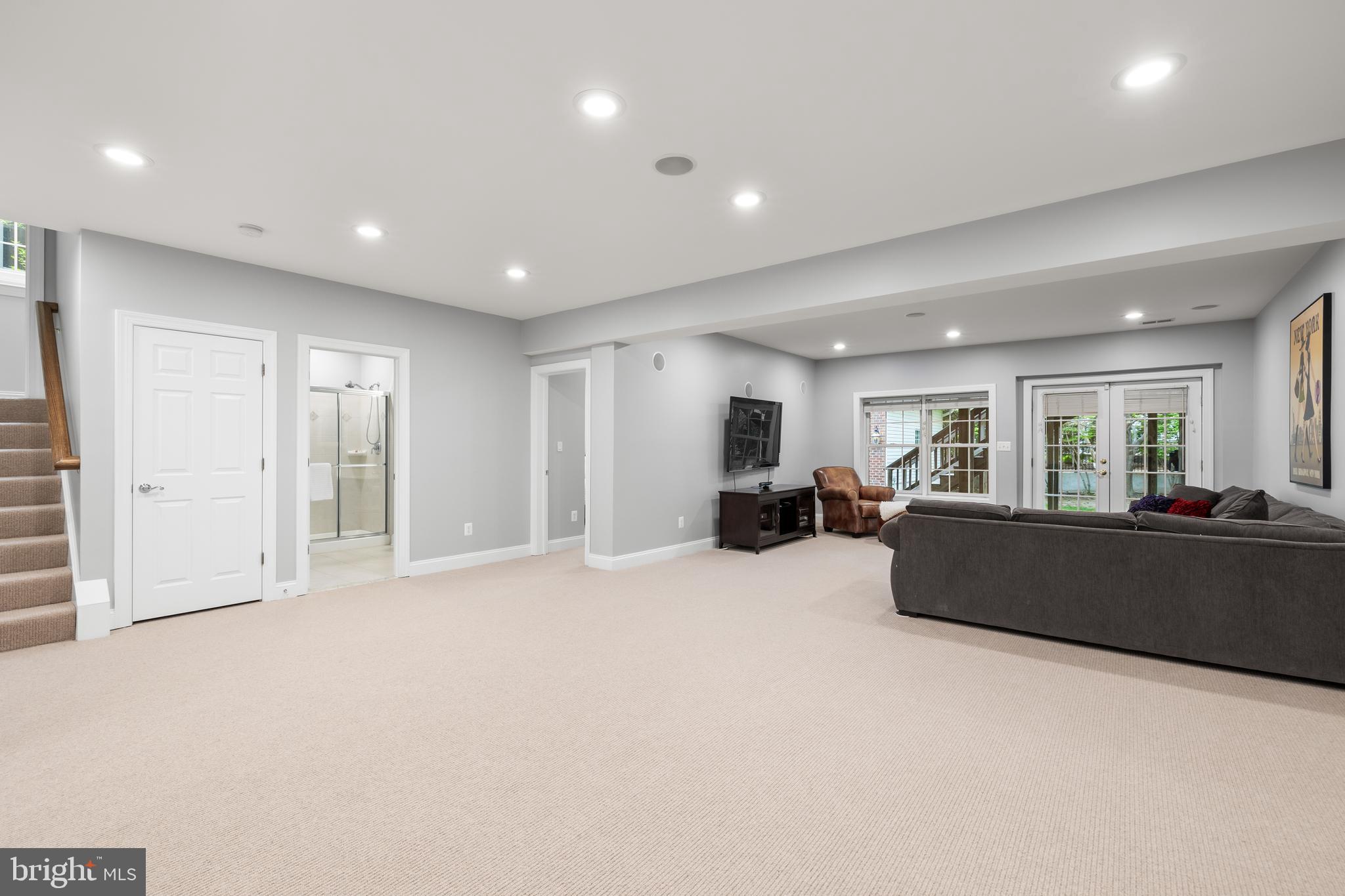 OVER LEE KNOLLS - Residential