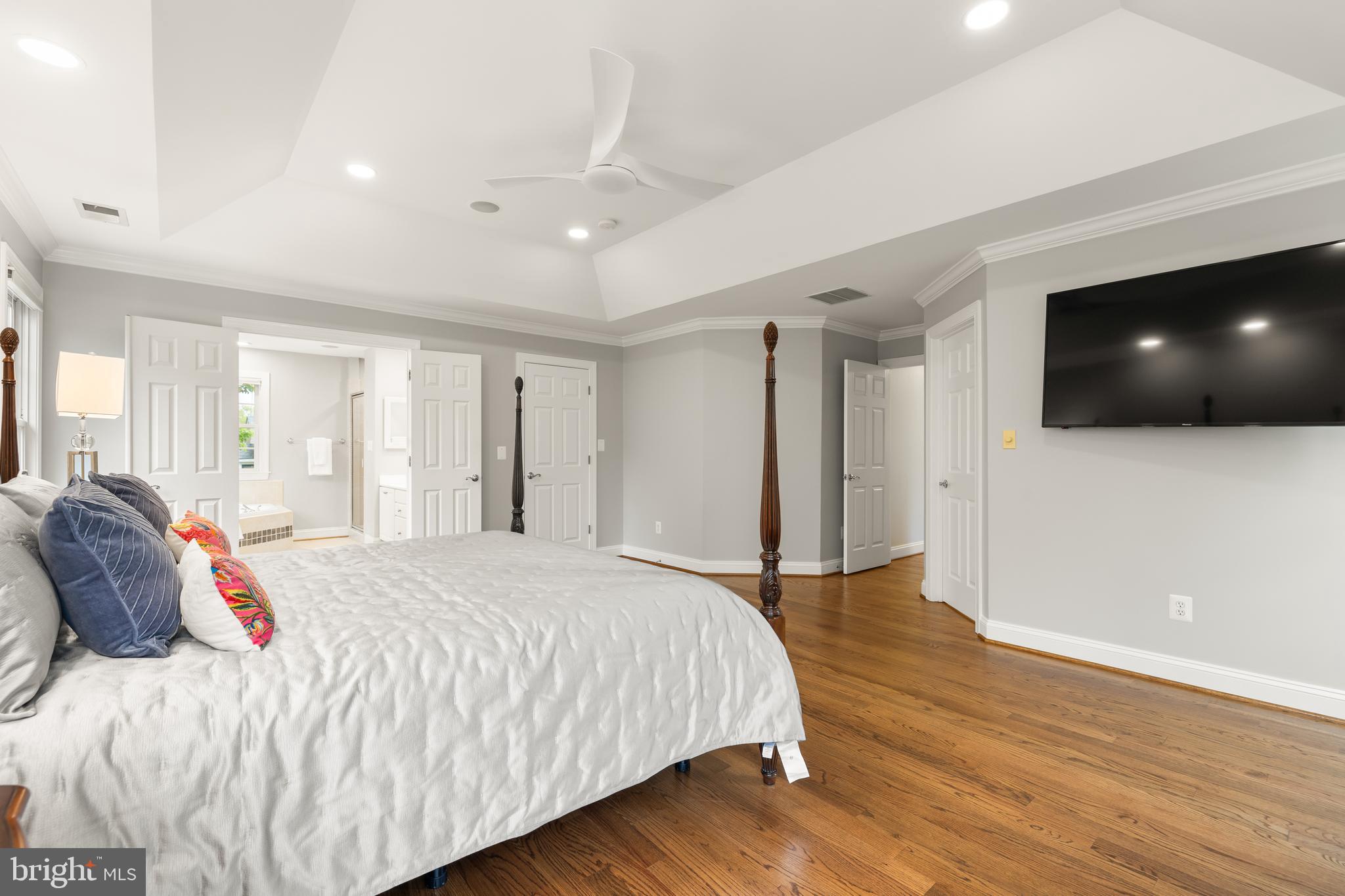 OVER LEE KNOLLS - Residential