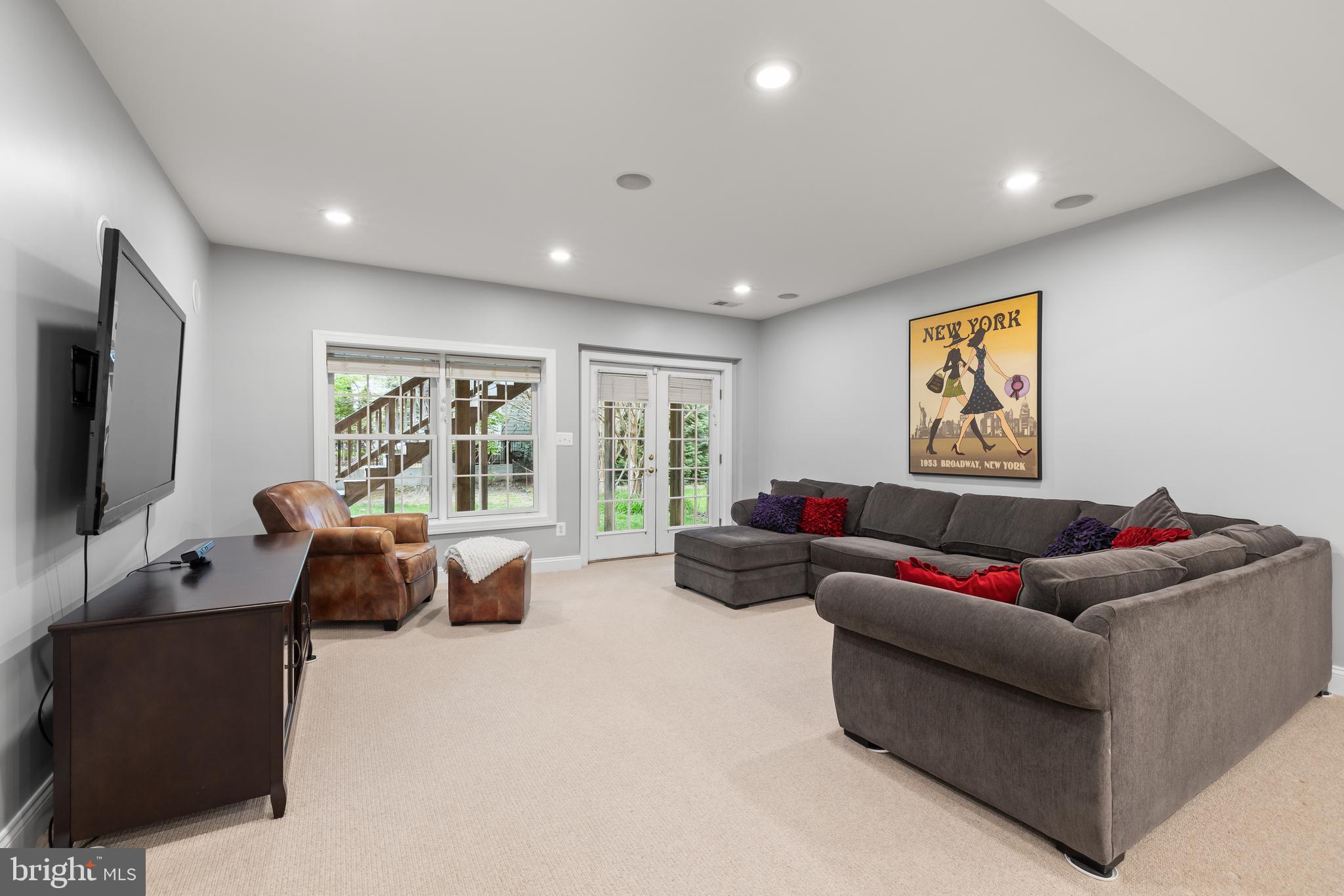 OVER LEE KNOLLS - Residential