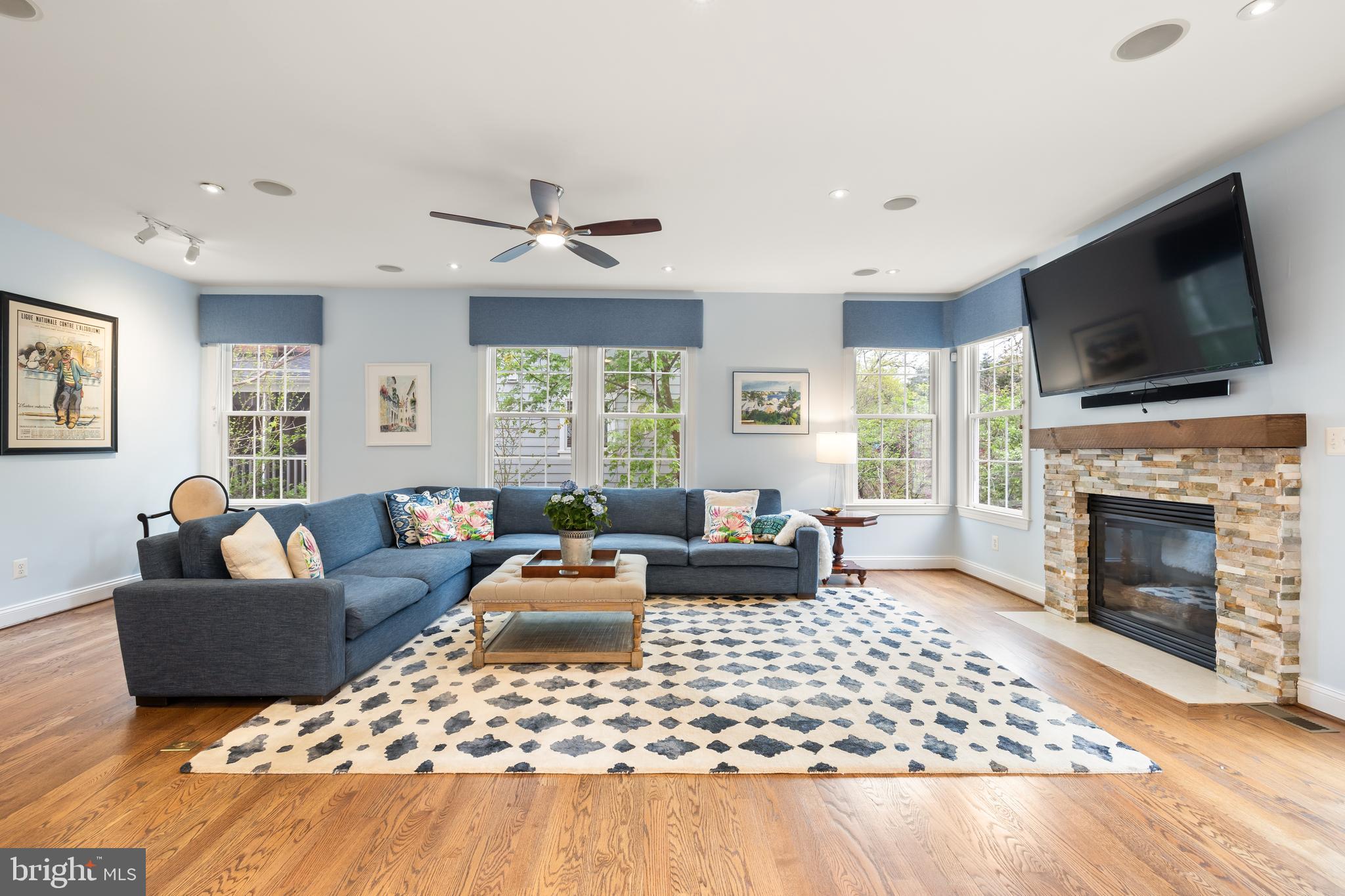 OVER LEE KNOLLS - Residential