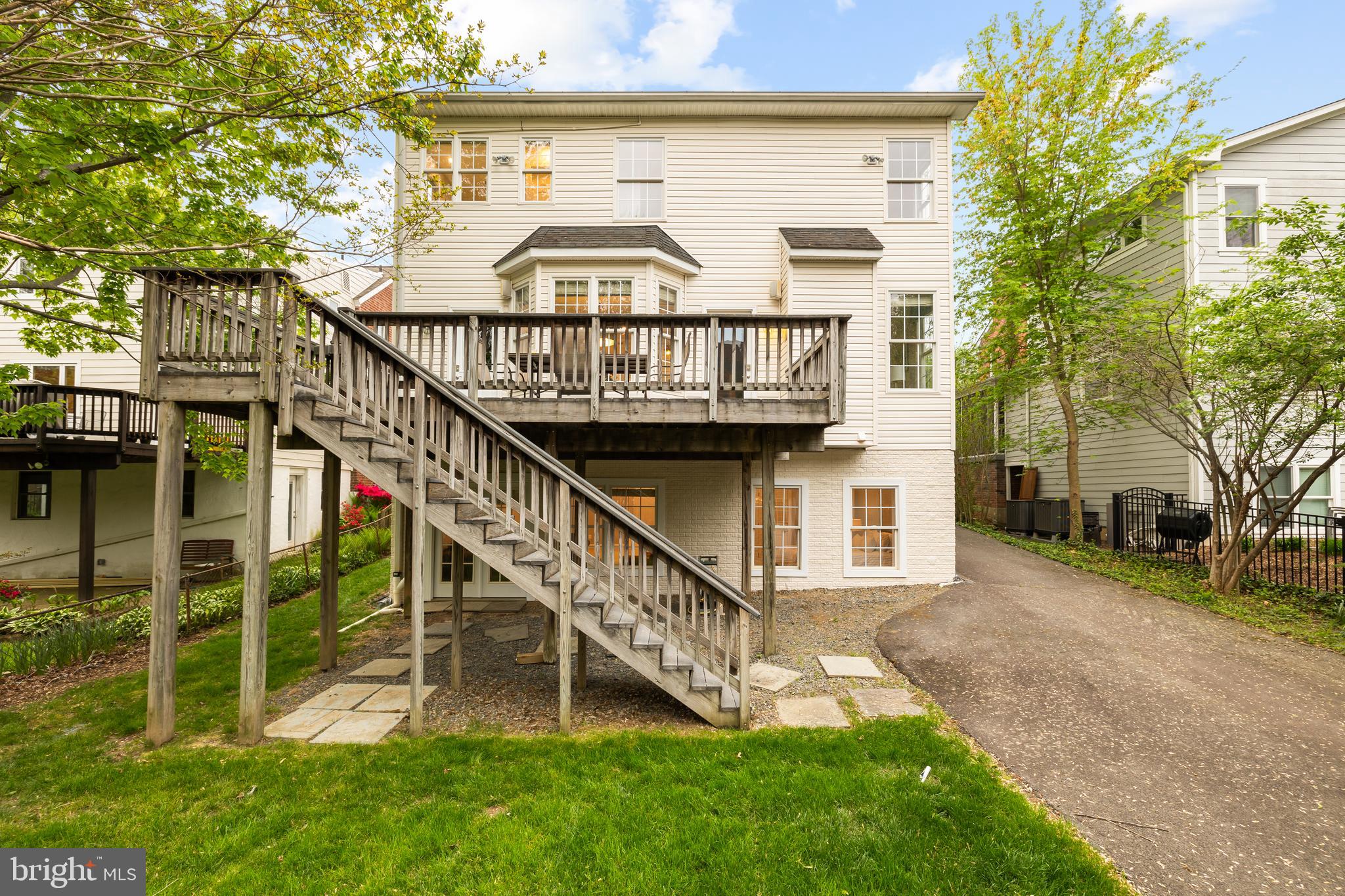 OVER LEE KNOLLS - Residential