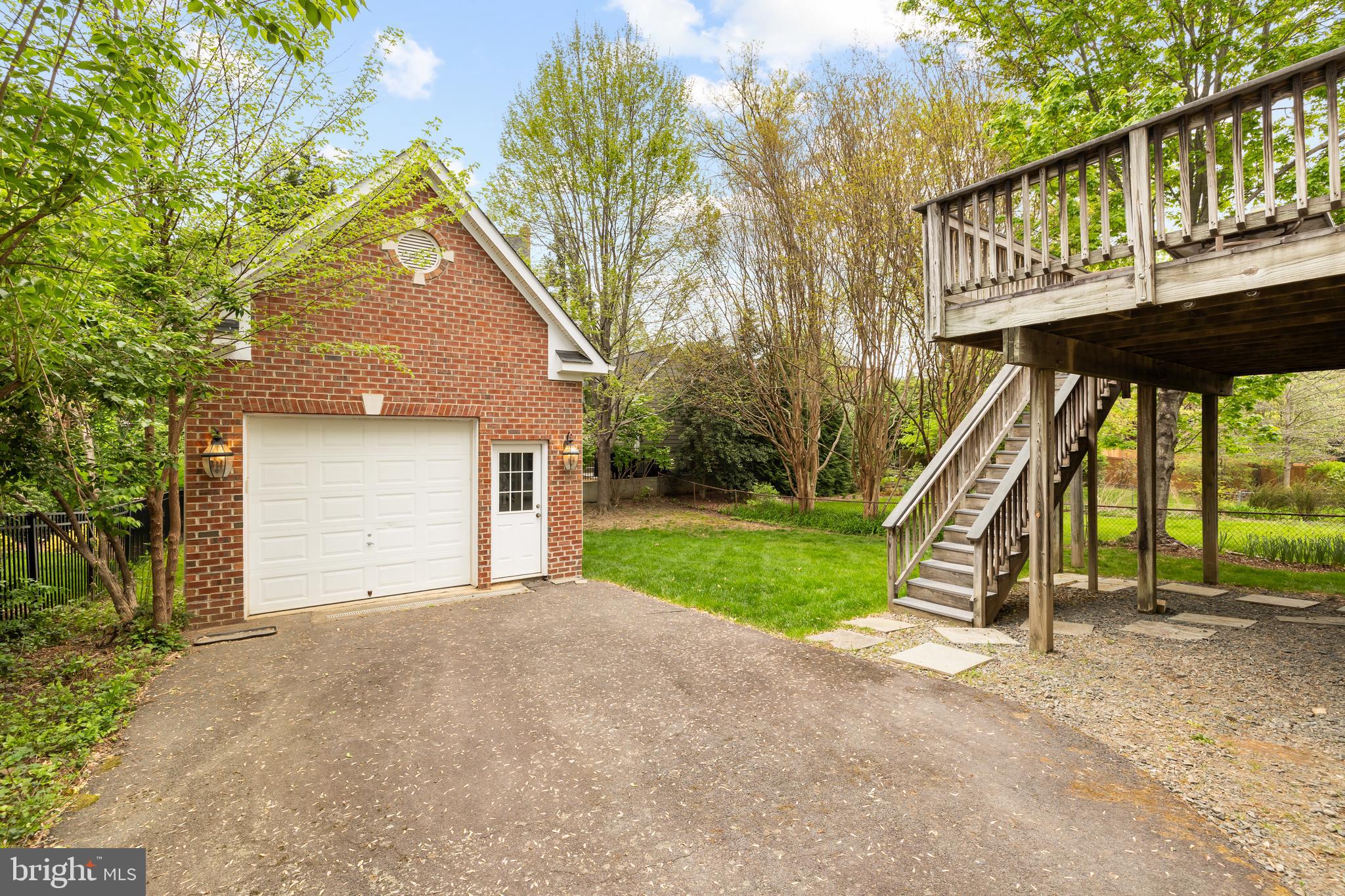 OVER LEE KNOLLS - Residential