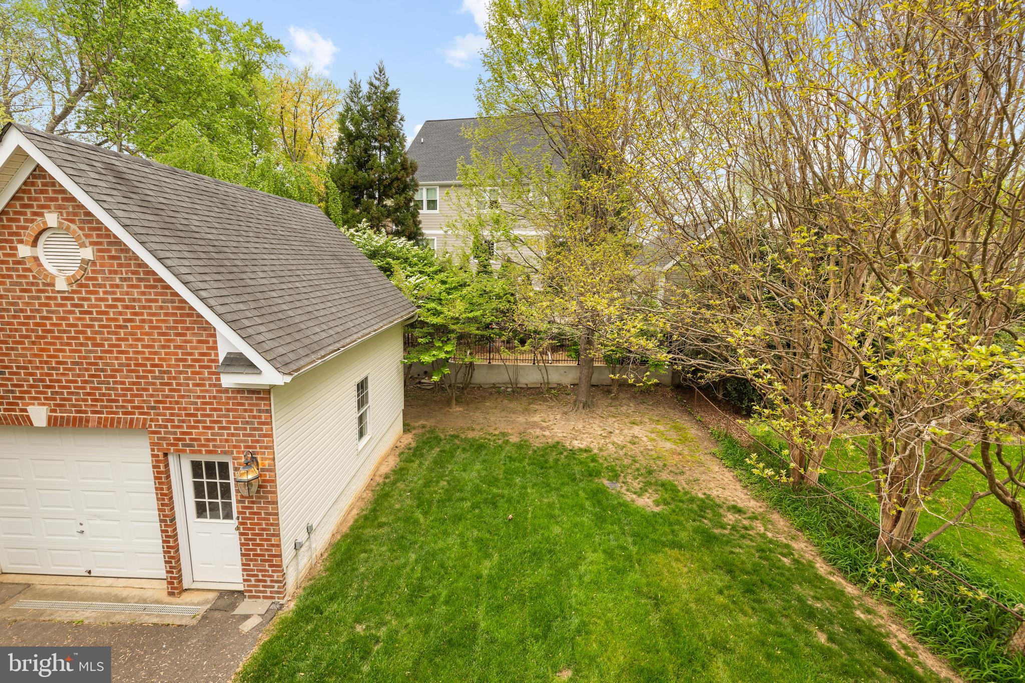 OVER LEE KNOLLS - Residential