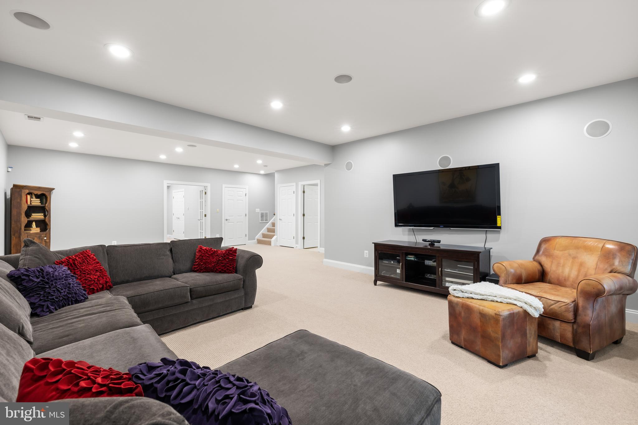 OVER LEE KNOLLS - Residential