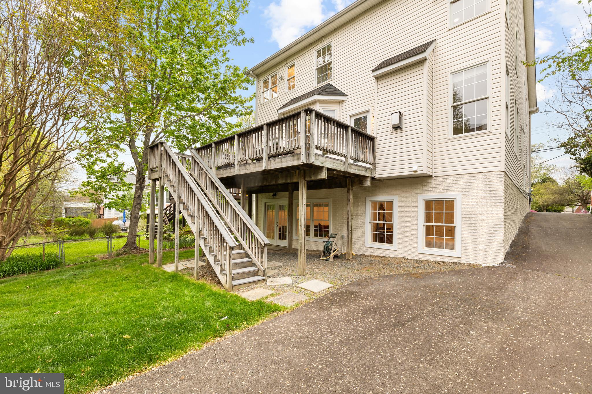 OVER LEE KNOLLS - Residential