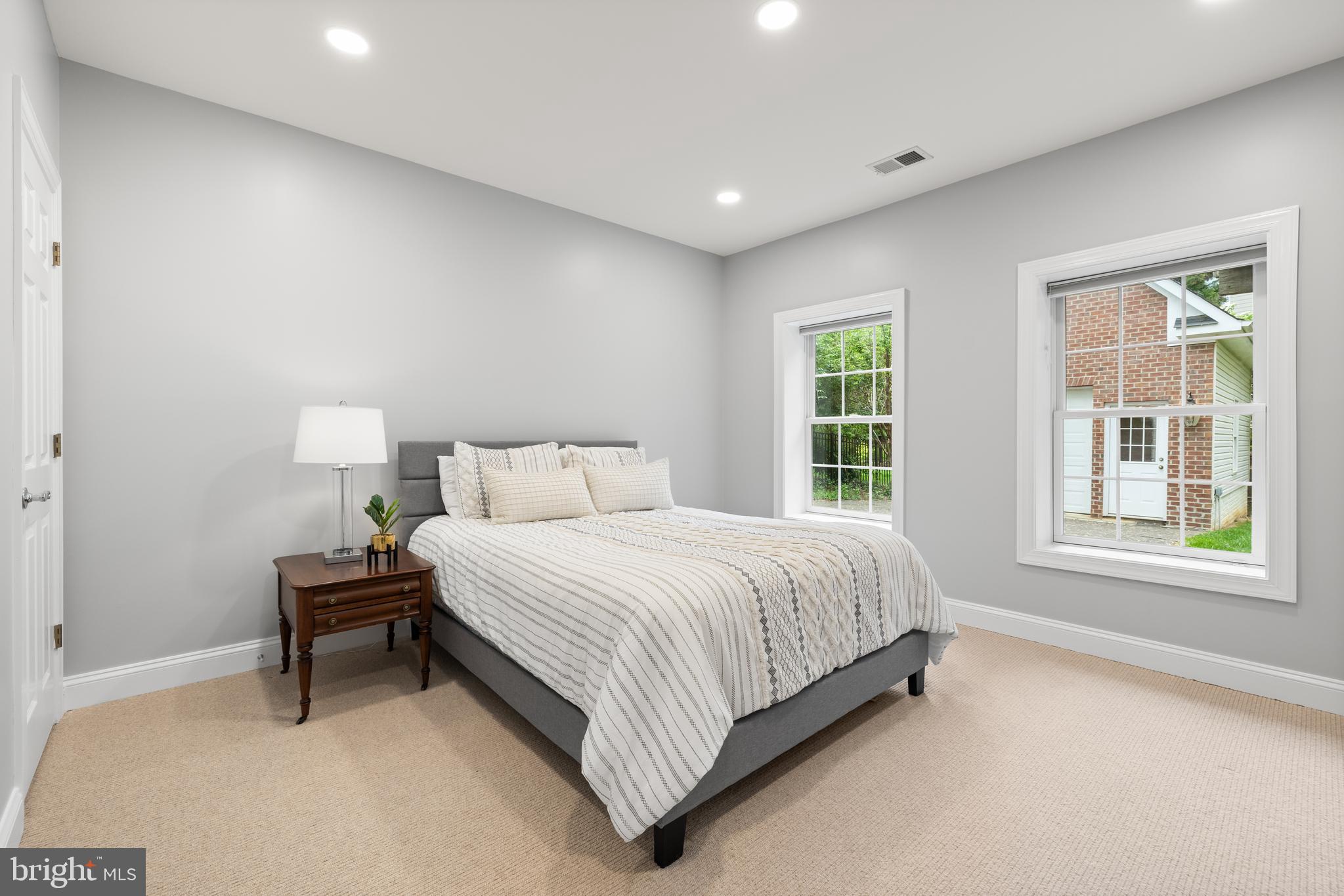 OVER LEE KNOLLS - Residential